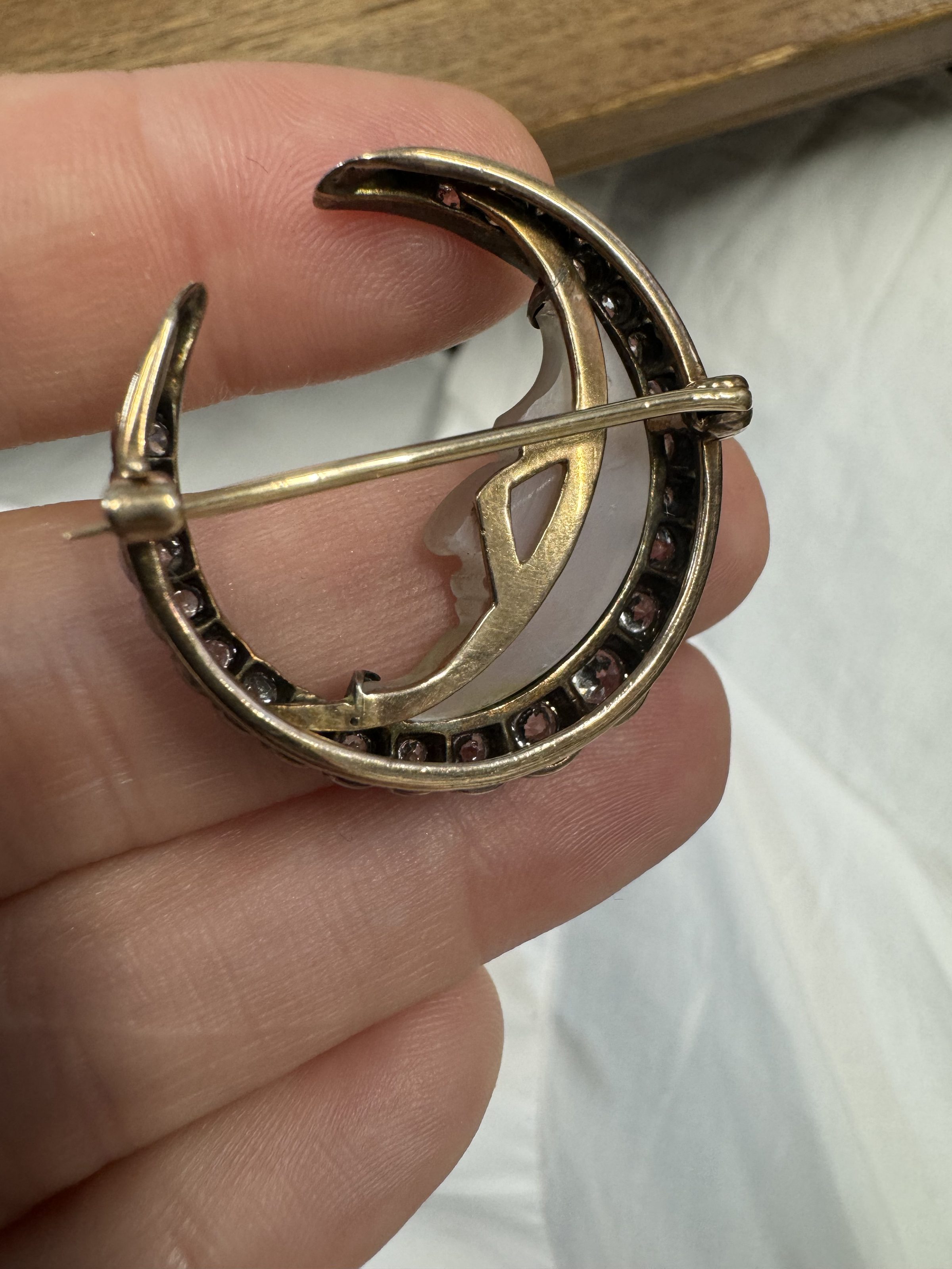 A 19TH CENTURY MOONSTONE AND DIAMOND BROOCH, CIRCA 1880 Designed as a crescent moon, set with - Image 4 of 5