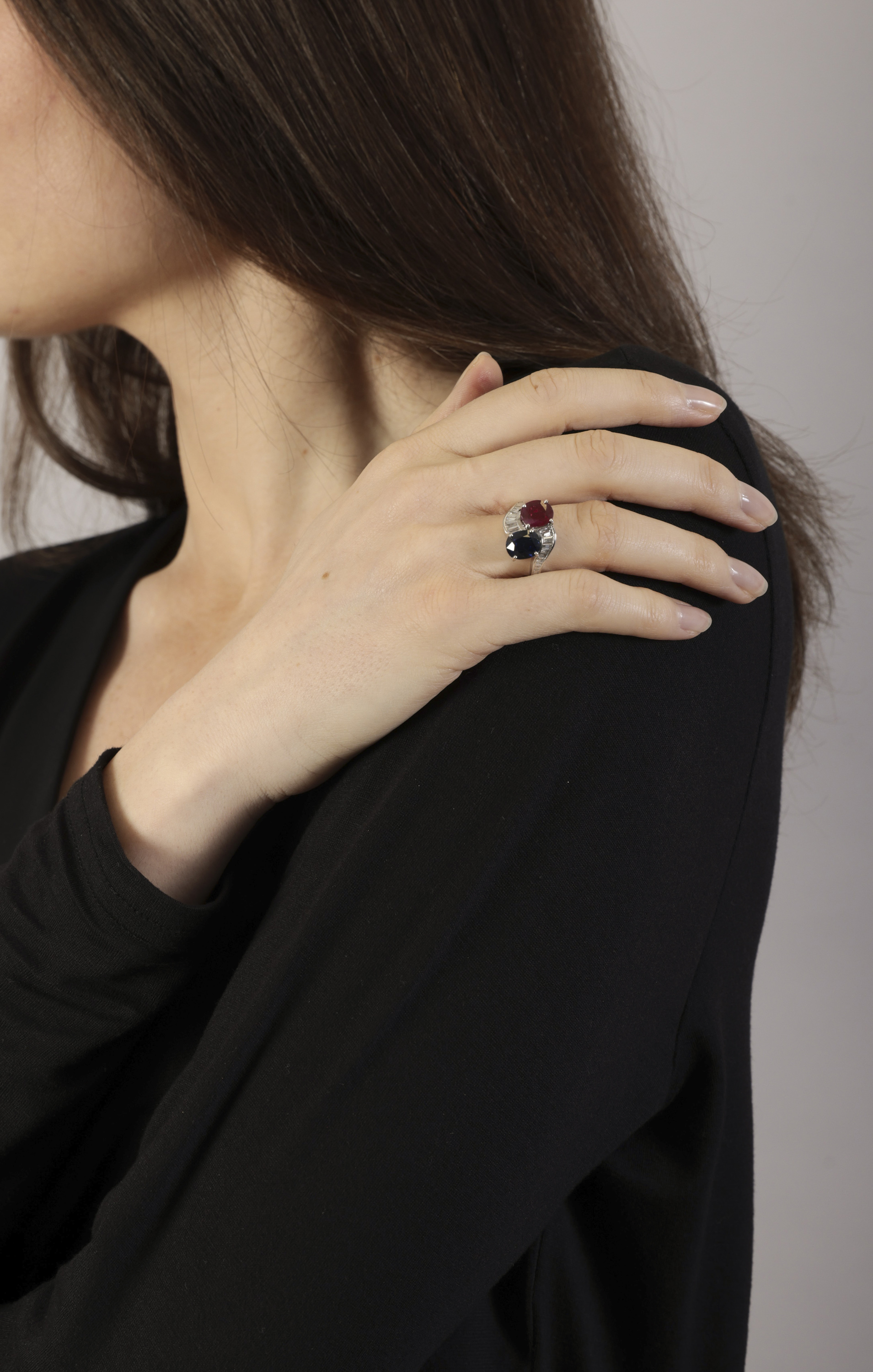 A RUBY, SAPPHIRE AND DIAMOND DRESS RING Of crossover design, set with an oval-shaped sapphire and - Image 3 of 3