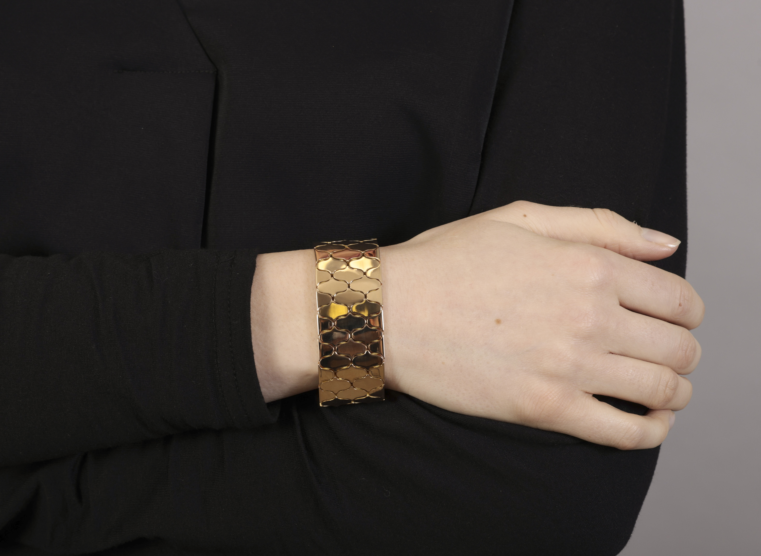 A RETRO GOLD BRACELET, BY CARLO WEINGRILL, CIRCA 1955 Composed of fancy polished hinged links, in - Image 3 of 3