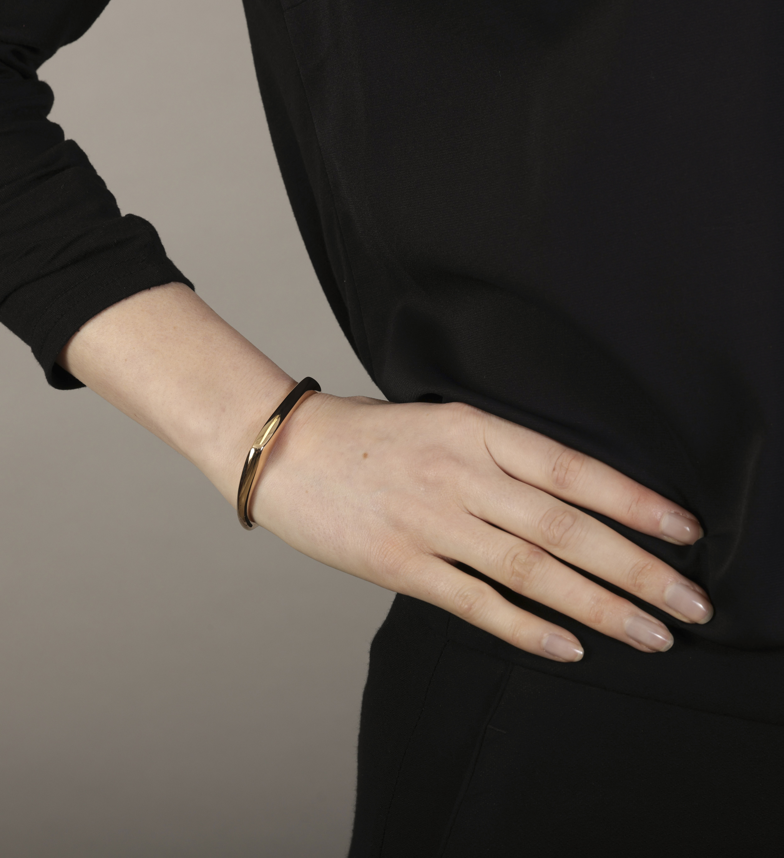 A GOLD 'ROBERT MAPPLETHORPE' BANGLE, DESIGNED BY GAIA REPOSSI, FOR REPOSSI Limited Edition, - Image 8 of 8