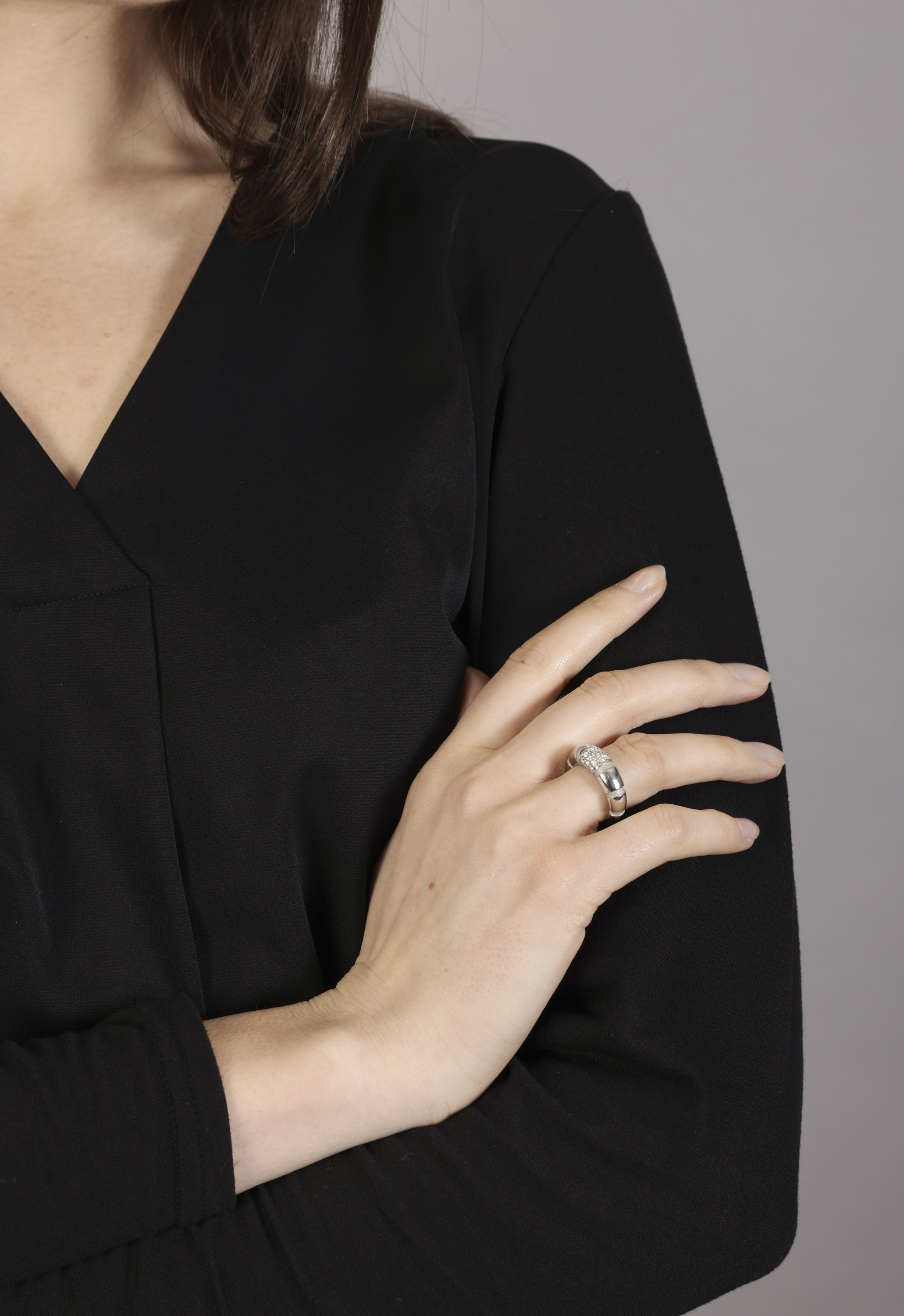 A DIAMOND RING, BY MAUBOUSSIN Highlighted to the front with a brilliant-cut diamond motif, further - Image 5 of 5