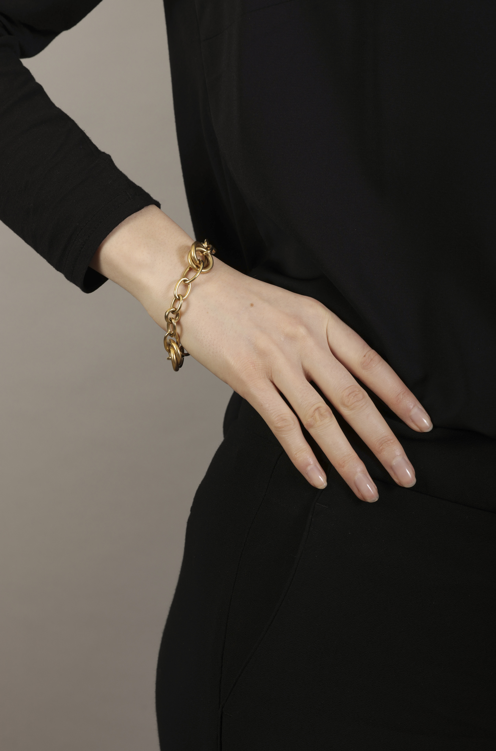 A GOLD BRACELET, BY POMELLATO The fancy polished and brushed gold links, in 18K gold, signed - Image 3 of 3
