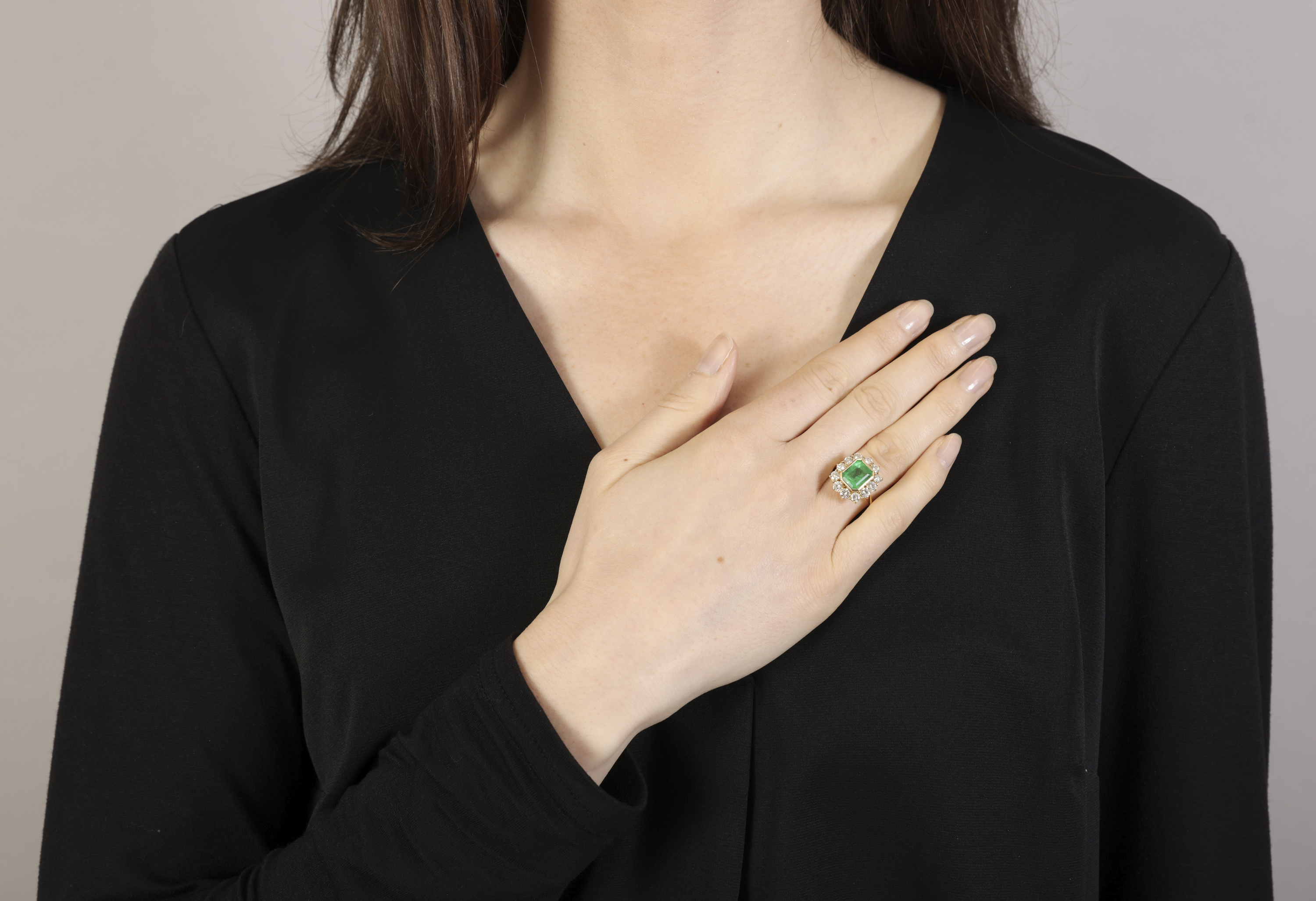 AN EMERALD AND DIAMOND CLUSTER RING The rectangular-cut emerald weighing approximately 2.80cts - Image 4 of 5