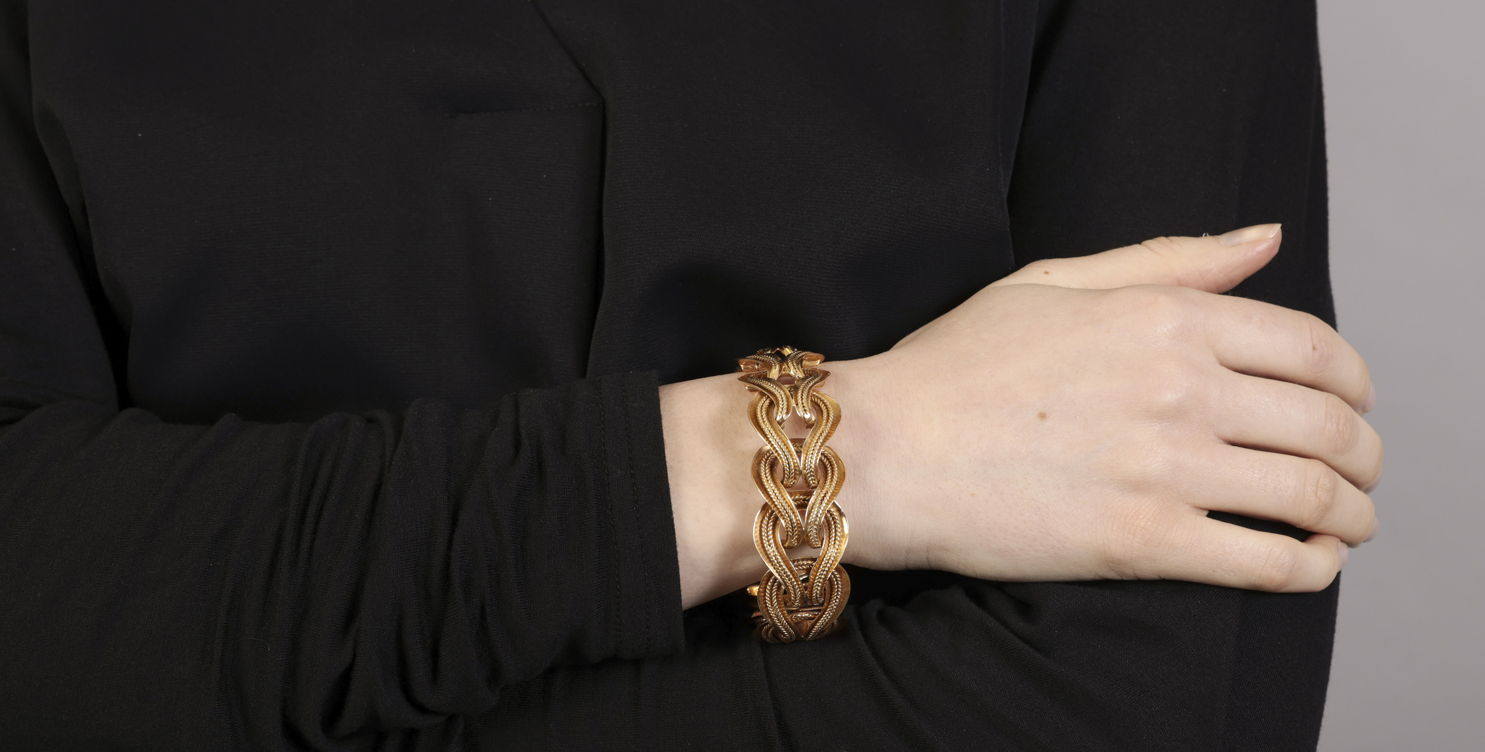 A GOLD BRACELET, FRENCH, CIRCA 1955 Of openwork design, the interlinked gathered hoops with - Image 3 of 4