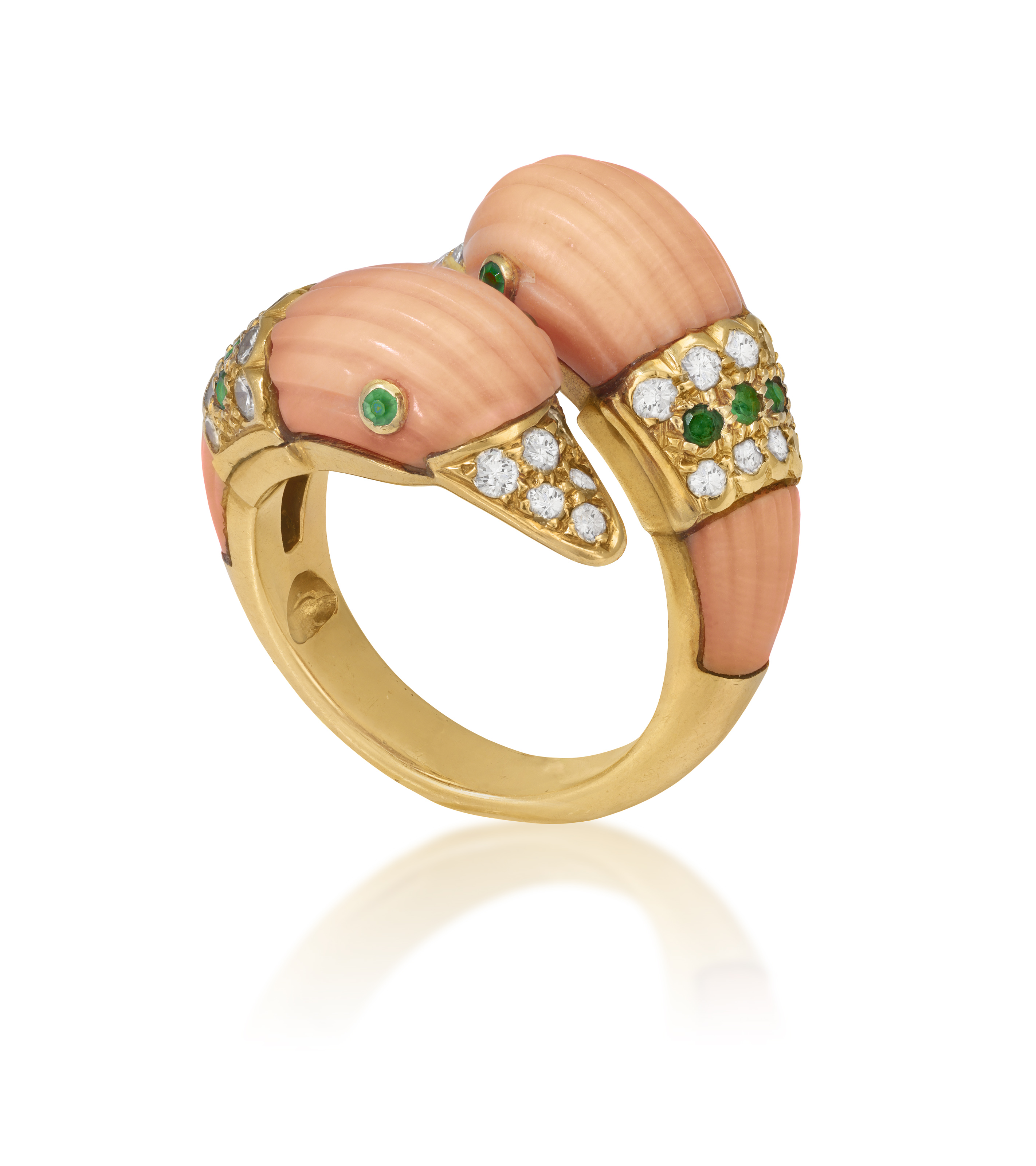 A COLLECTIBLE CORAL, EMERALD AND DIAMOND RING, BY VAN CLEEF & ARPELS, CIRCA 1970 Of cross-over - Image 2 of 5