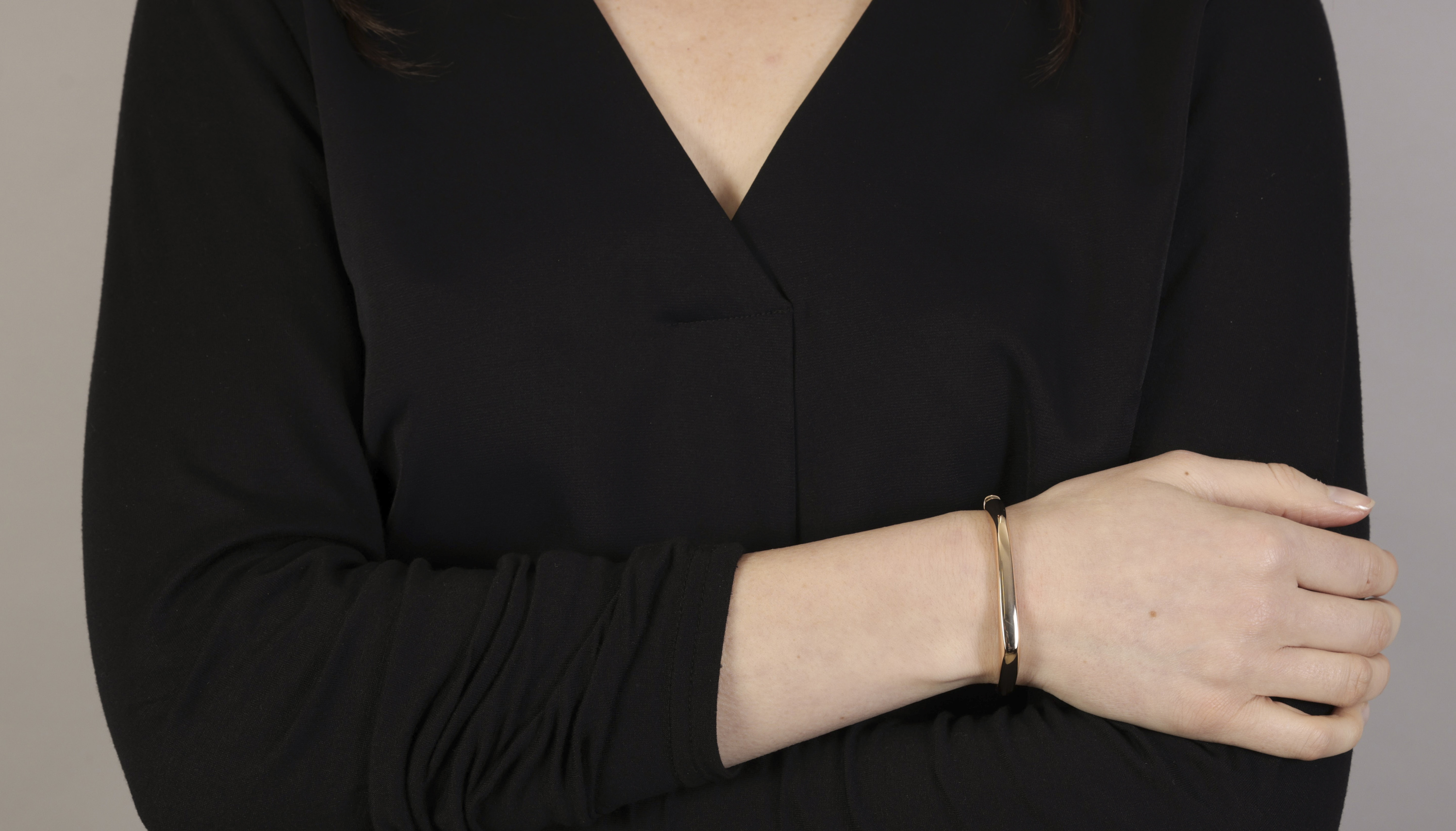 A GOLD 'ROBERT MAPPLETHORPE' BANGLE, DESIGNED BY GAIA REPOSSI, FOR REPOSSI Limited Edition, - Image 5 of 8
