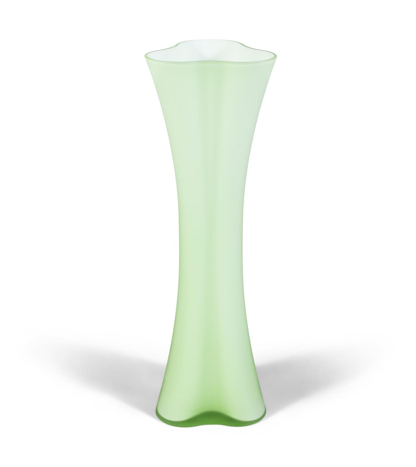 VASE A vintage green glass vase. Italy, 46cm(h) - Bild 2 aus 3