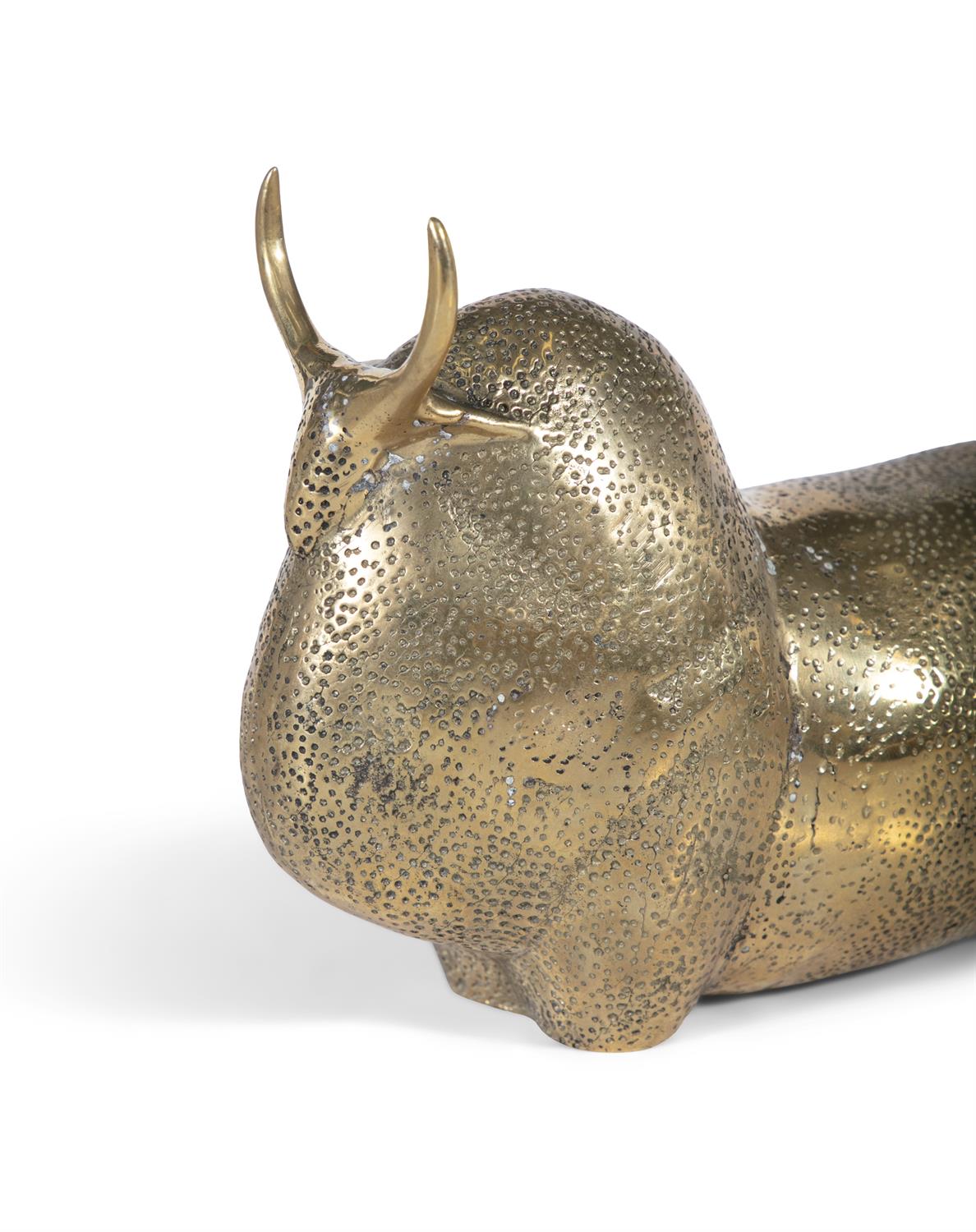 BRASS BULL Dimpled brass bull. 23 x 8 x 18cm(h) - Image 4 of 4