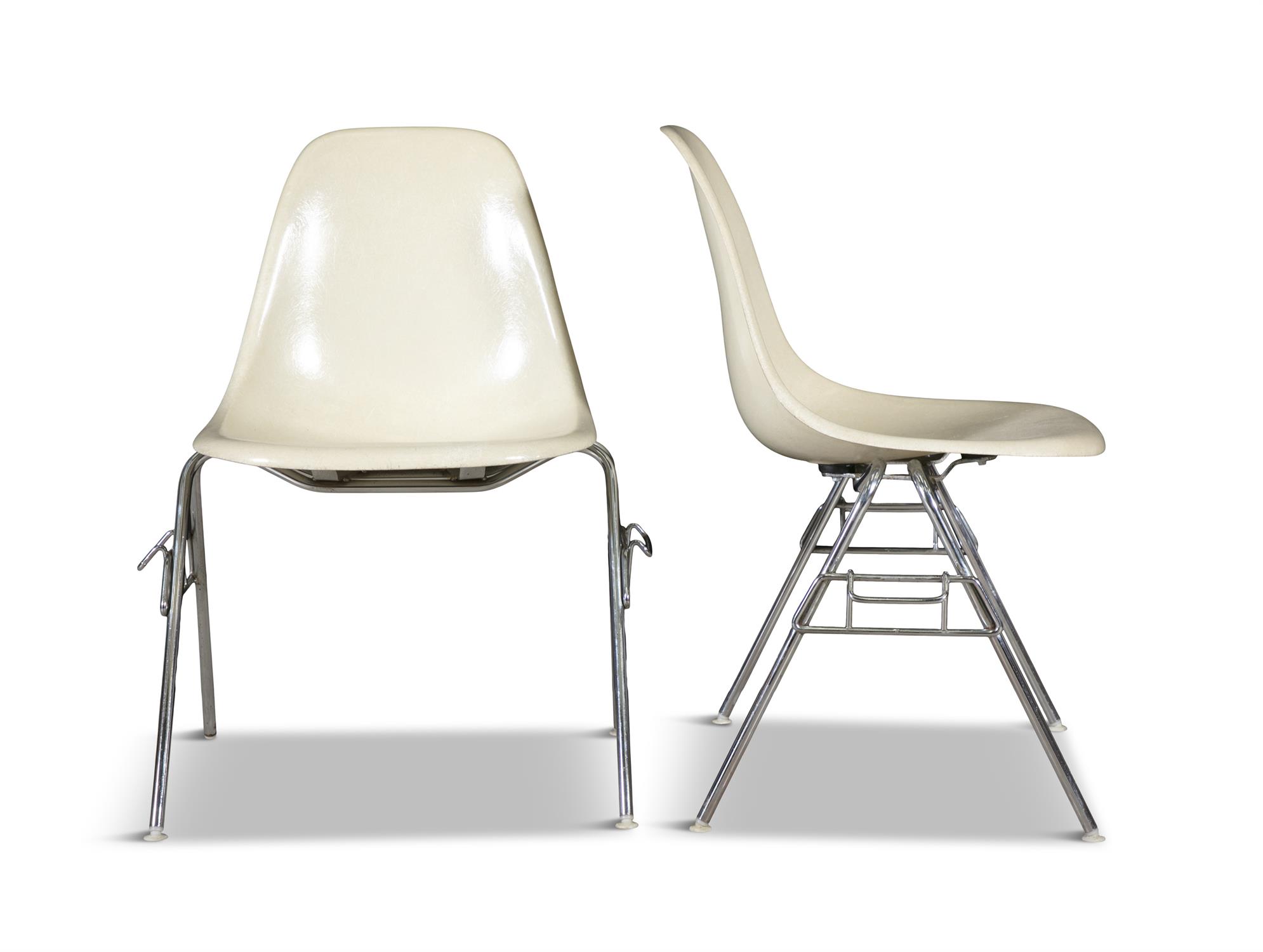 HERMAN MILLER A set of four Shell chairs by Herman Miller on chrome bases with maker's stamp. - Image 5 of 6