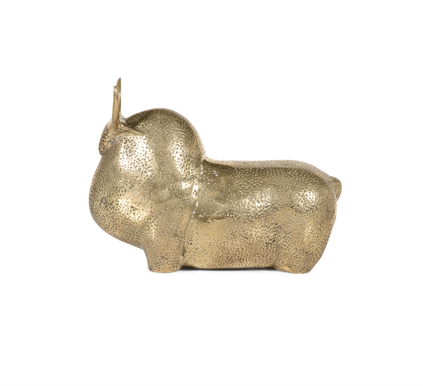 BRASS BULL Dimpled brass bull. 23 x 8 x 18cm(h) - Image 2 of 4