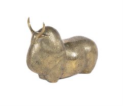 BRASS BULL Dimpled brass bull. 23 x 8 x 18cm(h)