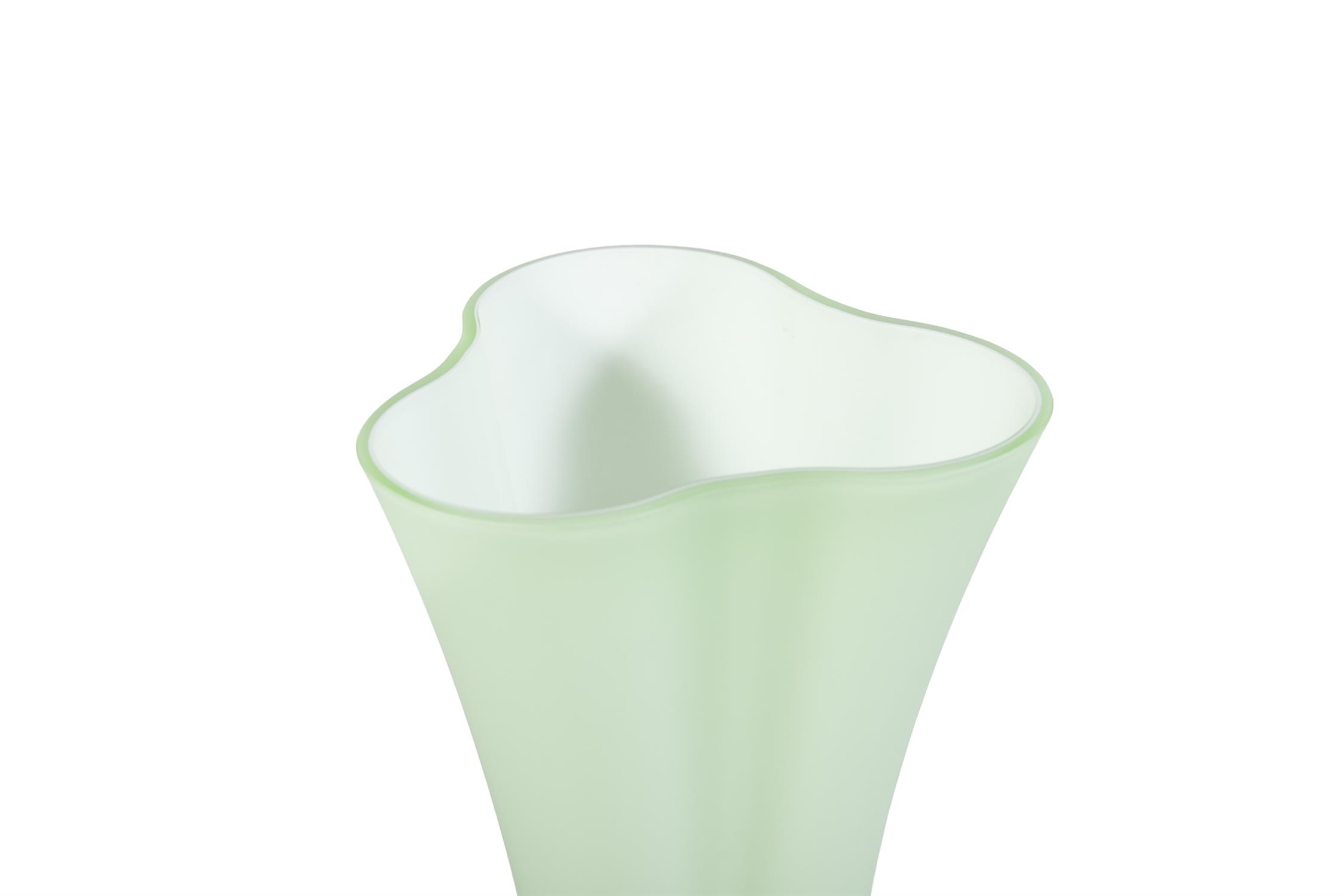 VASE A vintage green glass vase. Italy, 46cm(h) - Bild 3 aus 3
