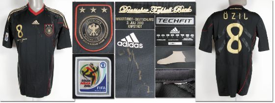 DFB - Trikot 2010 WM - Original match worn Spielertrikot von Deutschland mit der Rückennummer 8.