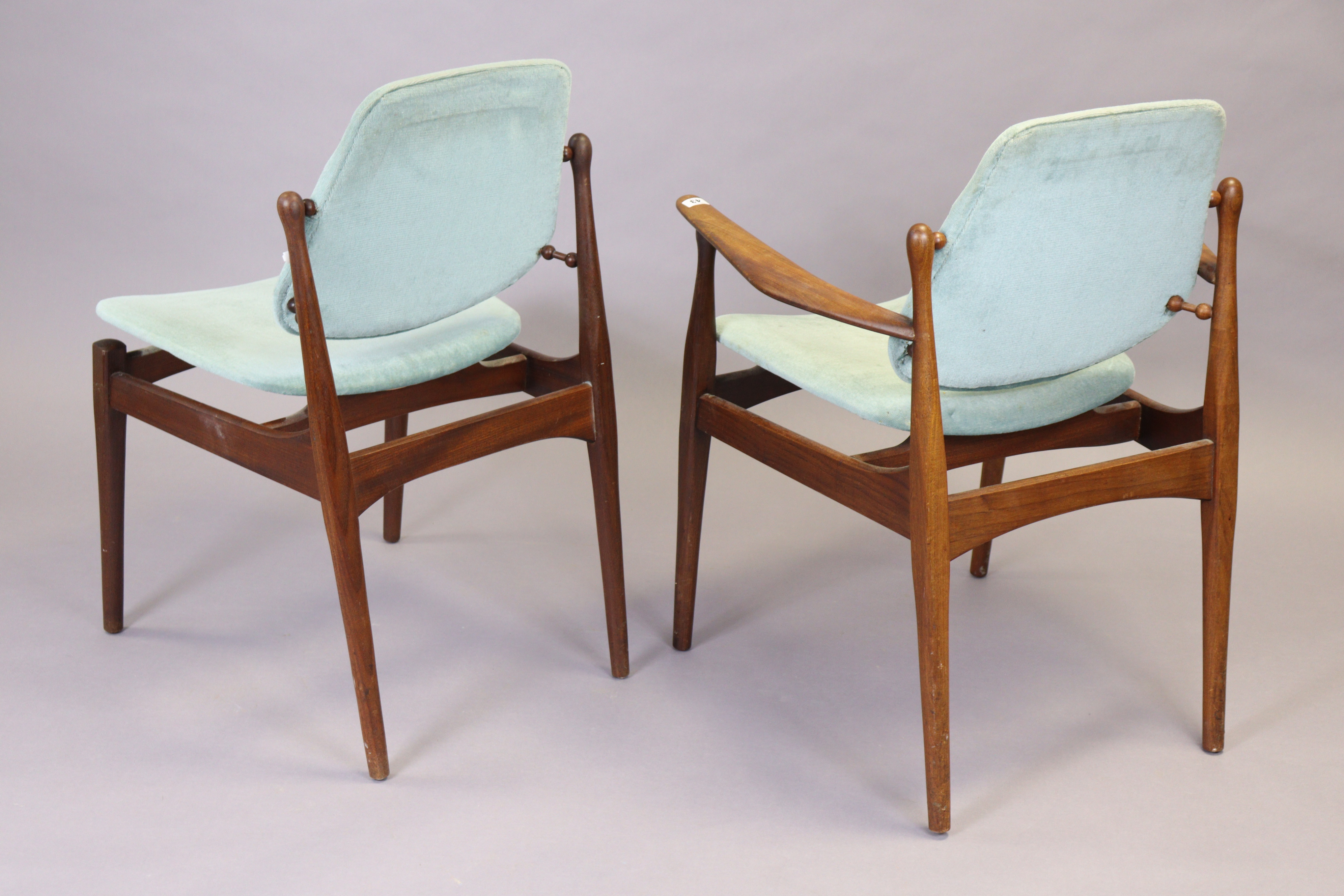 A mid-century teak carver chair having a padded seat & back upholstered blue velour, & on round tape - Image 3 of 7