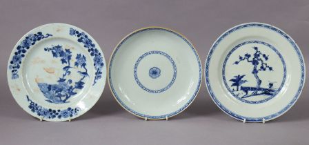An 18th century Chinese blue & white porcelain shallow dish with Anhua decoration to the border,
