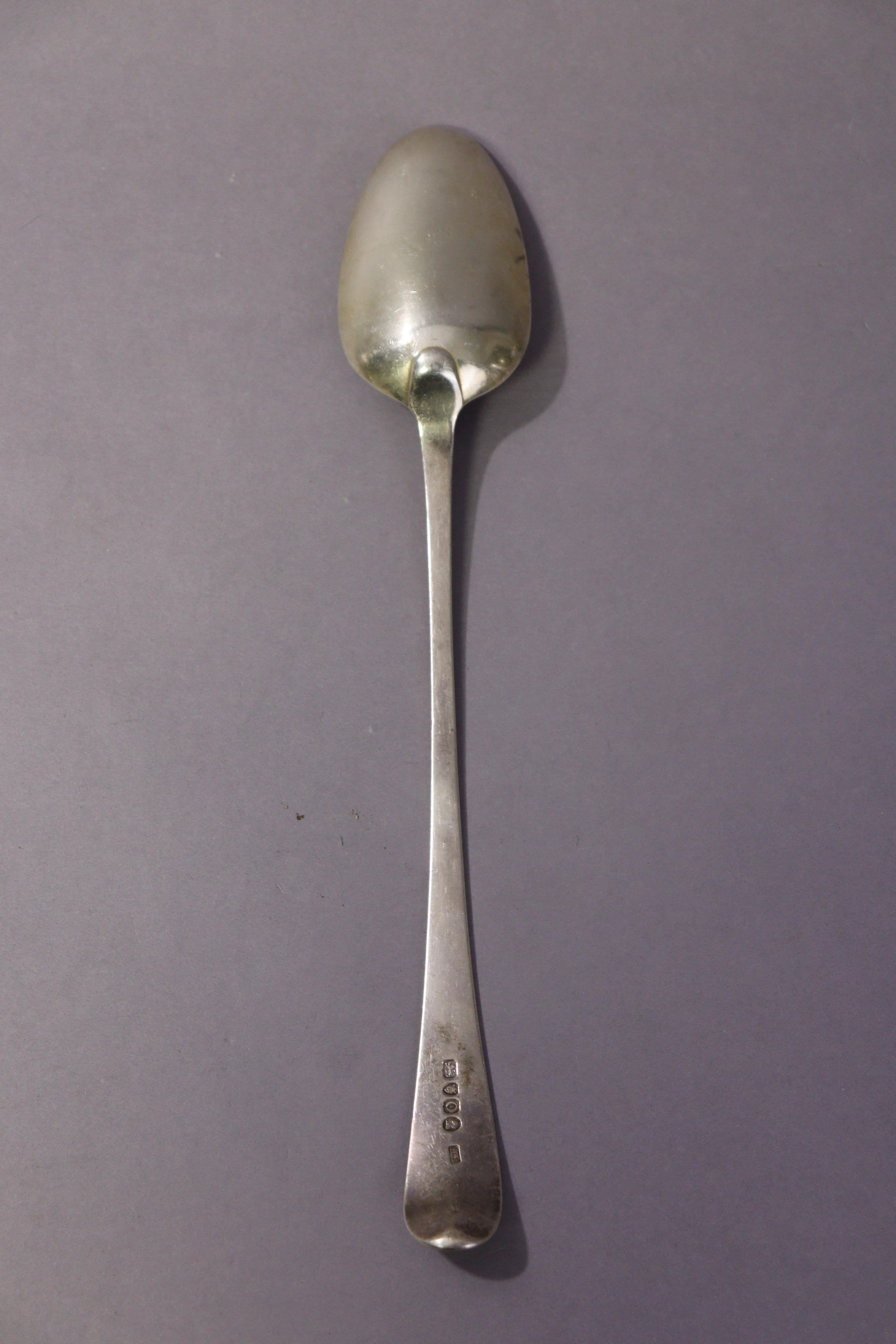 A pair of George IV silver Fiddle pattern salad servers, London 1824 by Wm. Eley & Wm. Fearn (over- - Image 2 of 7