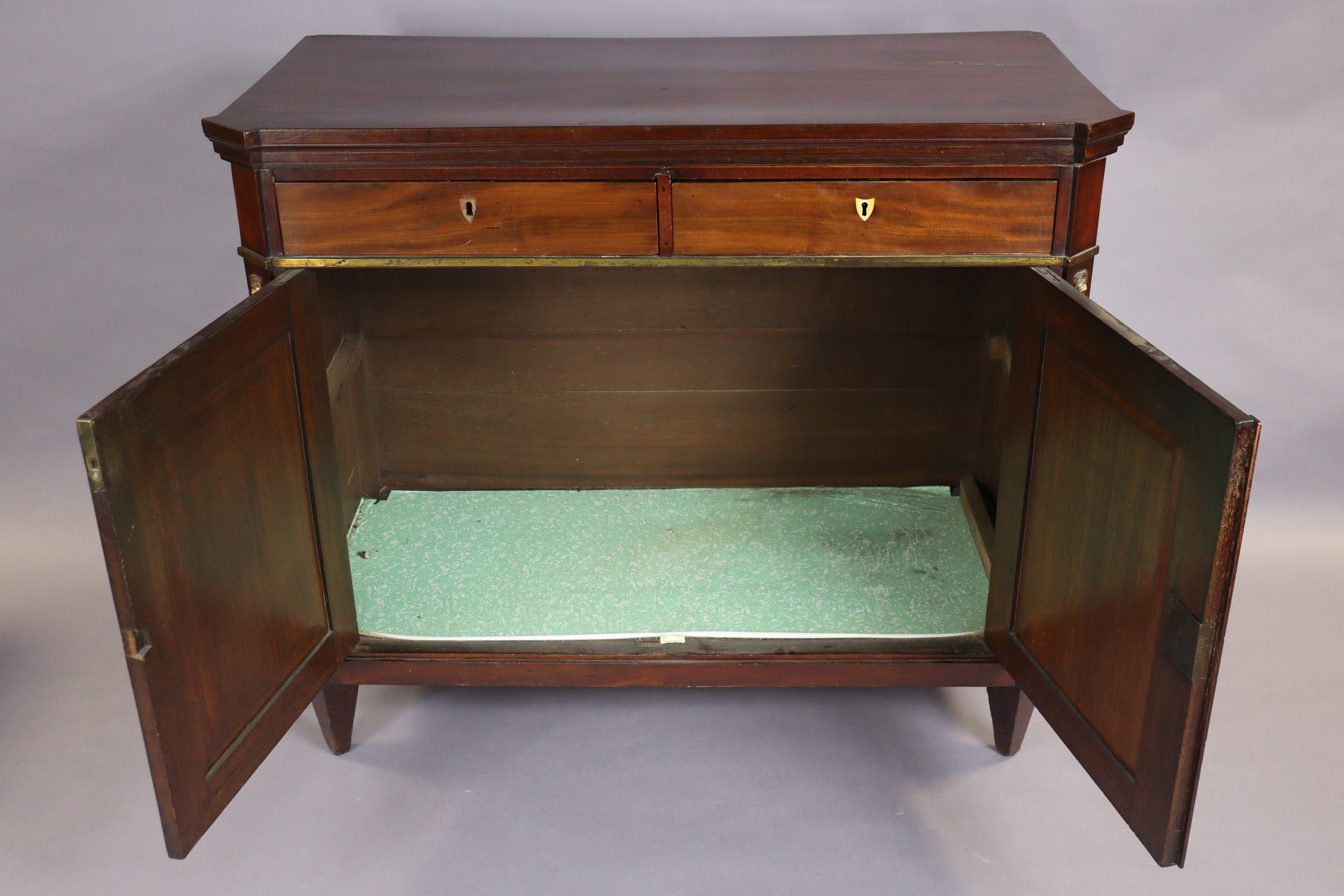 An early 19th century French mahogany buffet, the hinged top enclosing folding shelves, two frieze - Image 5 of 14