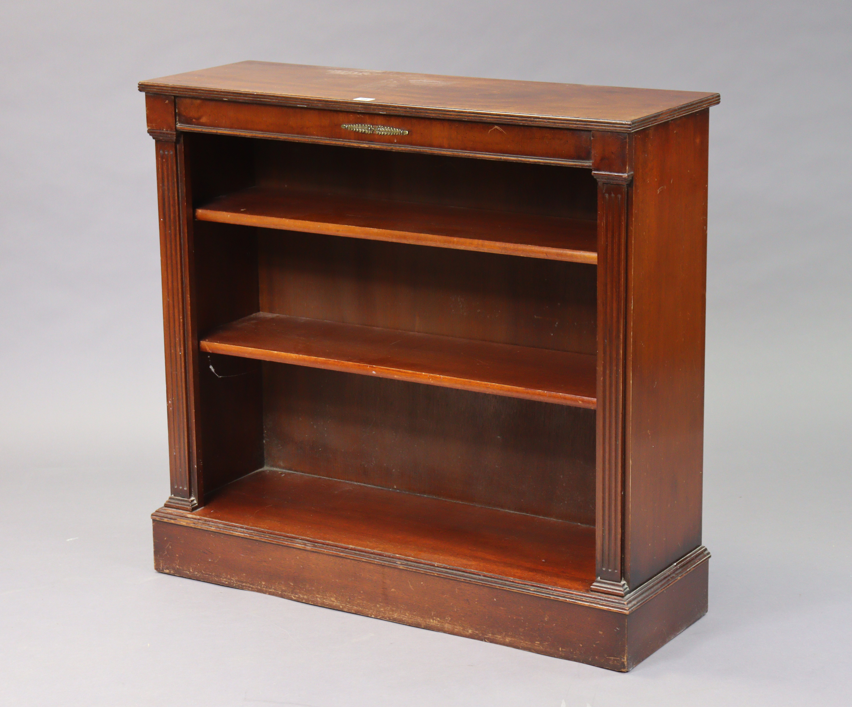 A 19th century-style mahogany small standing open bookcase with two adjustable shelves, & on a - Image 2 of 4