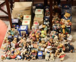 Various teddy bears ornaments, boxed & unboxed.