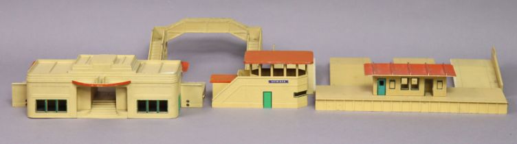 A Hornby Dublo model “Newark” signal cabin station (D1); & various ditto model railway models, all