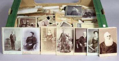 A large collection of assorted vintage carte-de-visite & cabinet photographs, etc. loose.