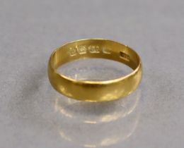 A 22ct gold plain band, size Q (3.6g).