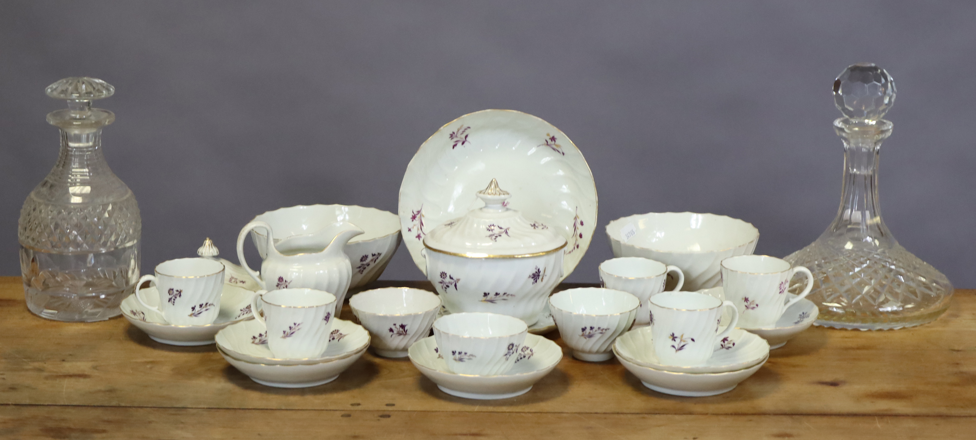 Twenty-two items of late 18th/early 19th century English porcelain tea & coffee ware of spiral - Image 2 of 6