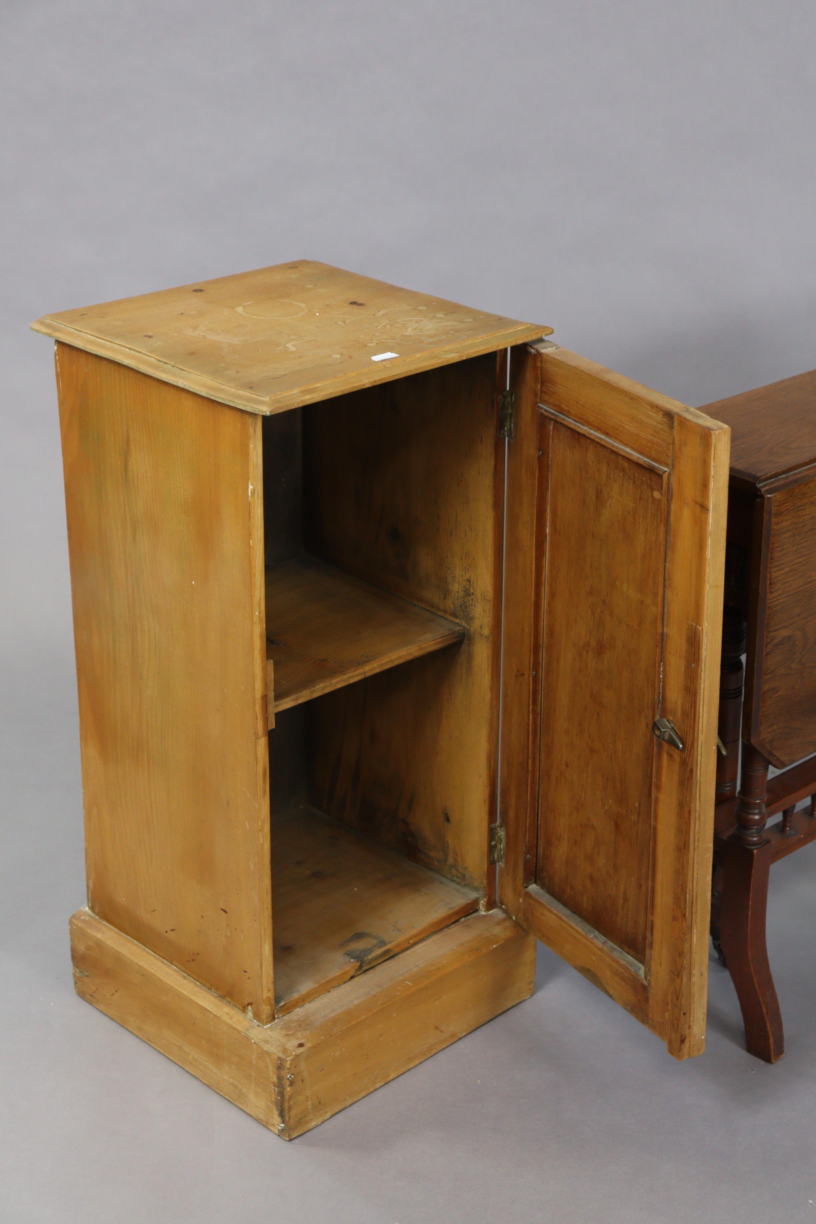 A late 18th century mahogany square two-tier jug & basin stand fitted drawer to the lower tier, & on - Image 3 of 3