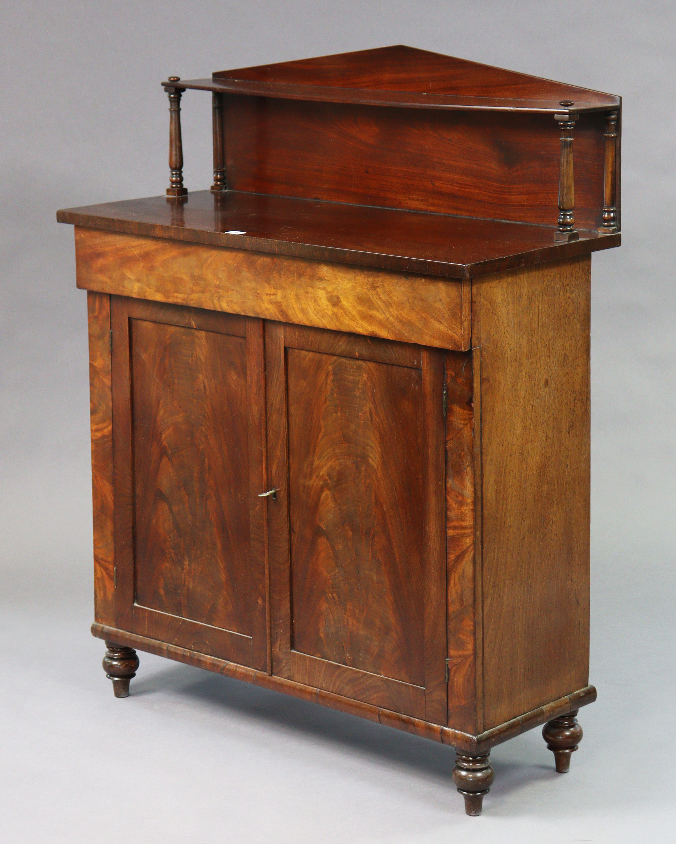 A 19th century mahogany chiffoniere with an open shelf to the stage back, fitted frieze drawer above - Image 4 of 5