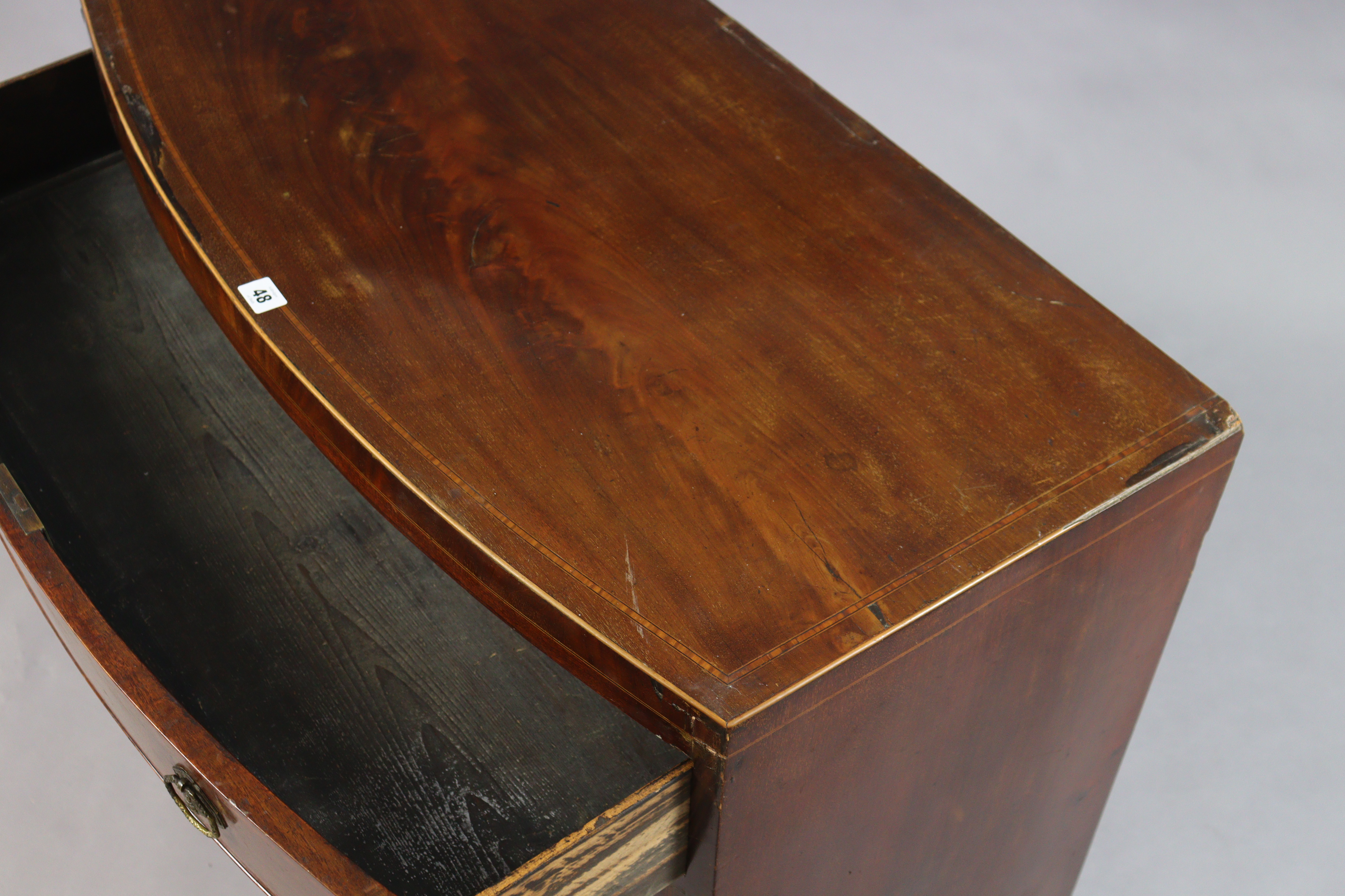 An early 19th century inlaid-mahogany small bow-front chest fitted four long graduated drawers - Image 3 of 9