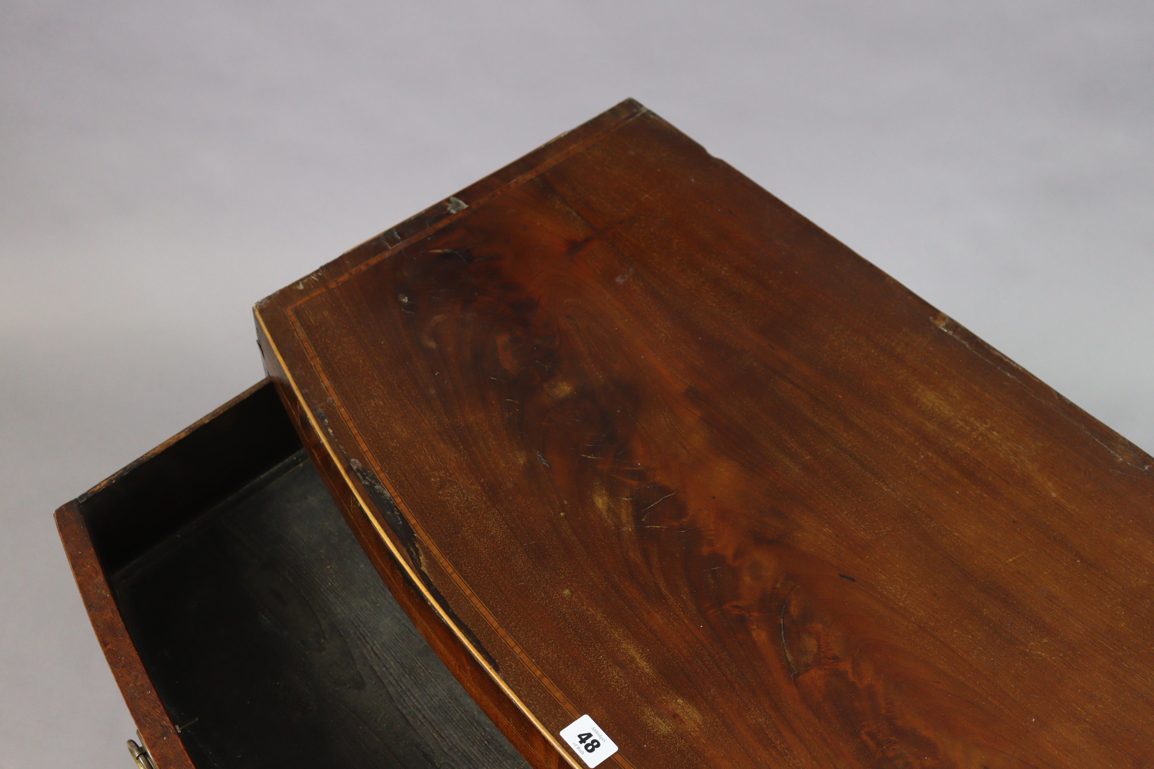 An early 19th century inlaid-mahogany small bow-front chest fitted four long graduated drawers - Image 4 of 9