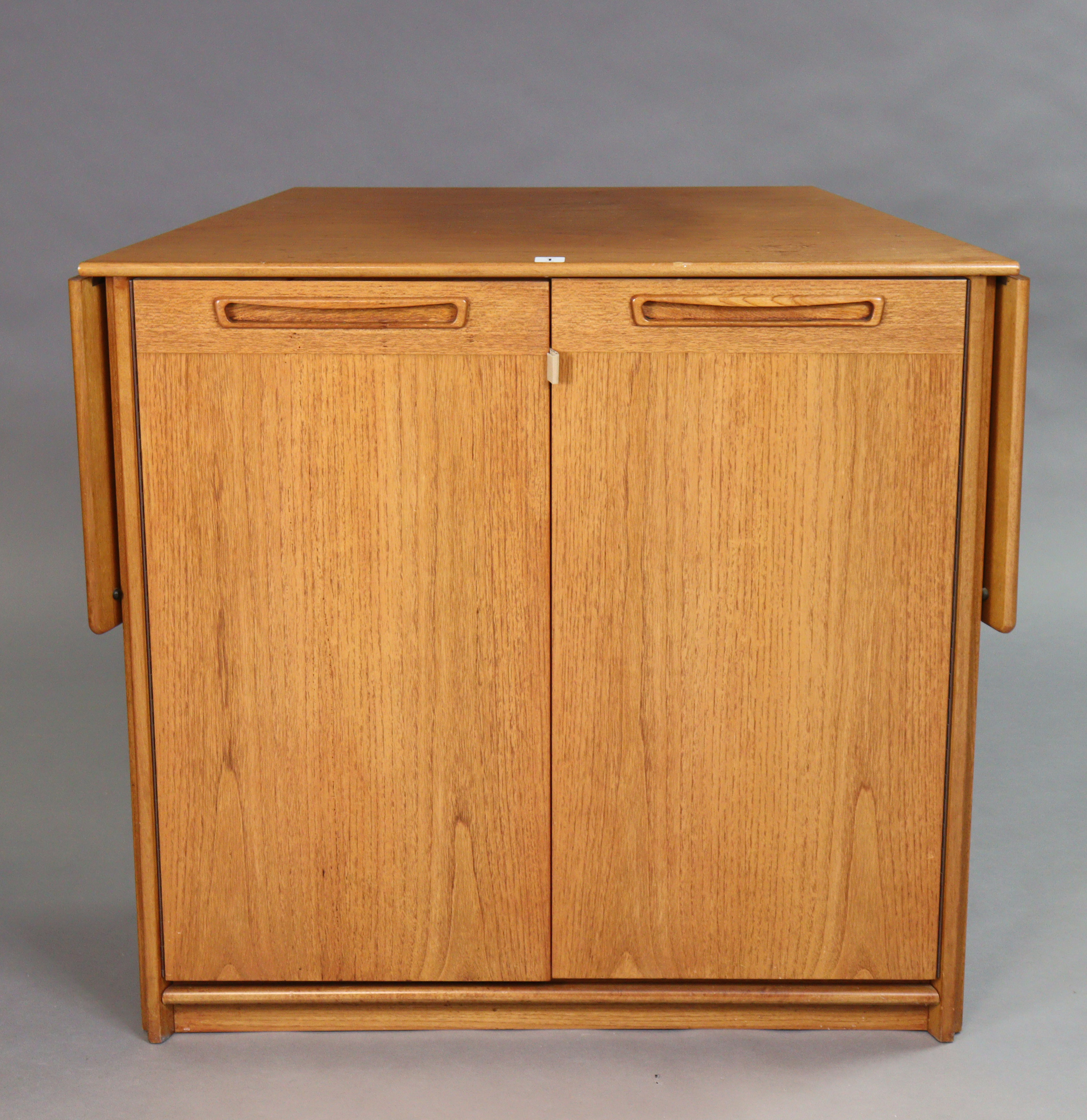 A mid-20th century teak drop-leaf drinks cabinet, side cabinet with two adjustable shelves - Image 4 of 4