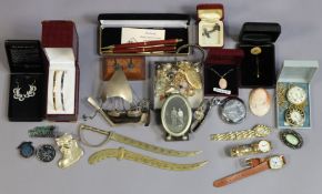 Various items of costume jewellery, etc.