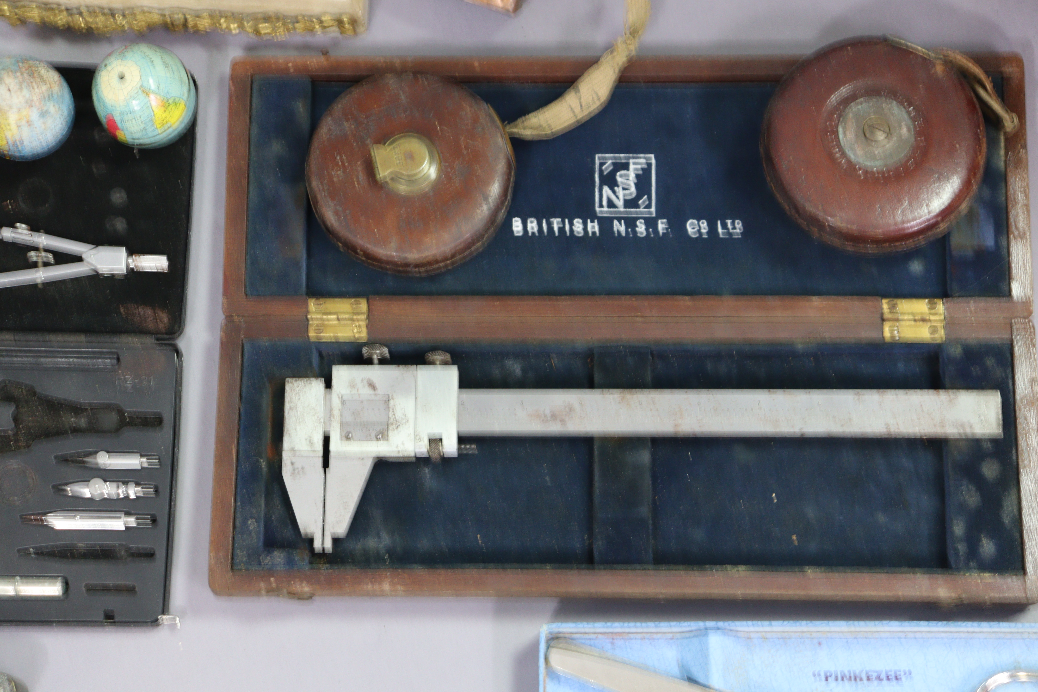 A vintage ship’s chronometer the white enamel dial signed “E. A. Combs, London”, in a mahogany case; - Image 5 of 5