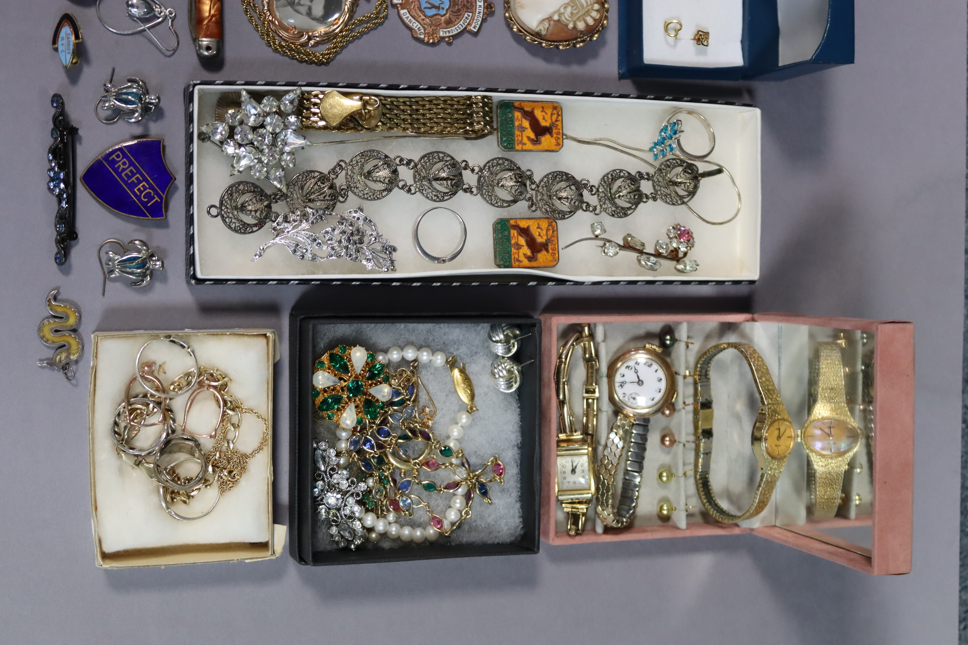 Three pairs of yellow-metal earrings; a similar necklace; three ladies’ wristwatches; & various - Image 4 of 4