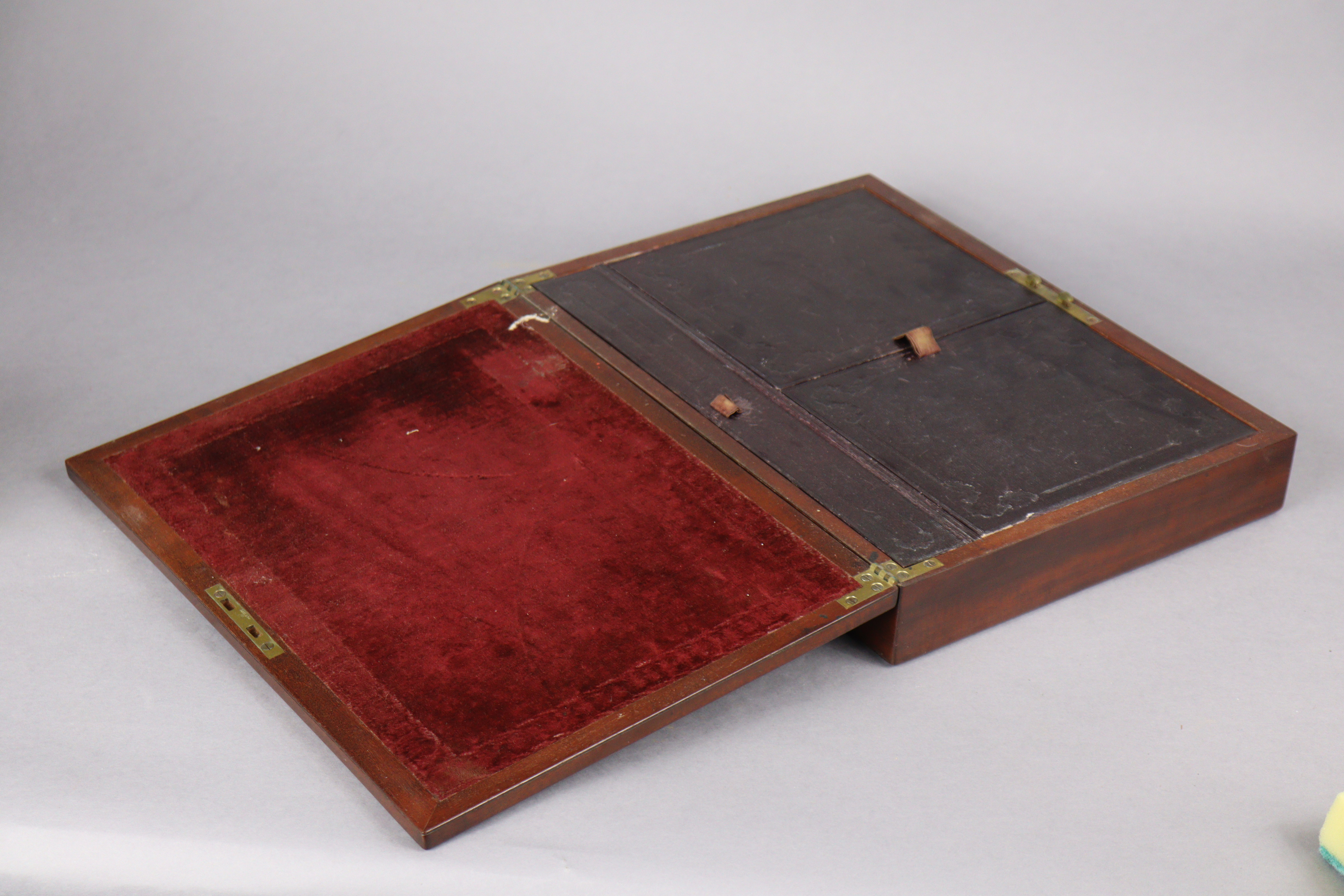 An early Victorian mahogany & brass inlaid travelling writing case, the hinged lid revealing morocco - Image 6 of 8