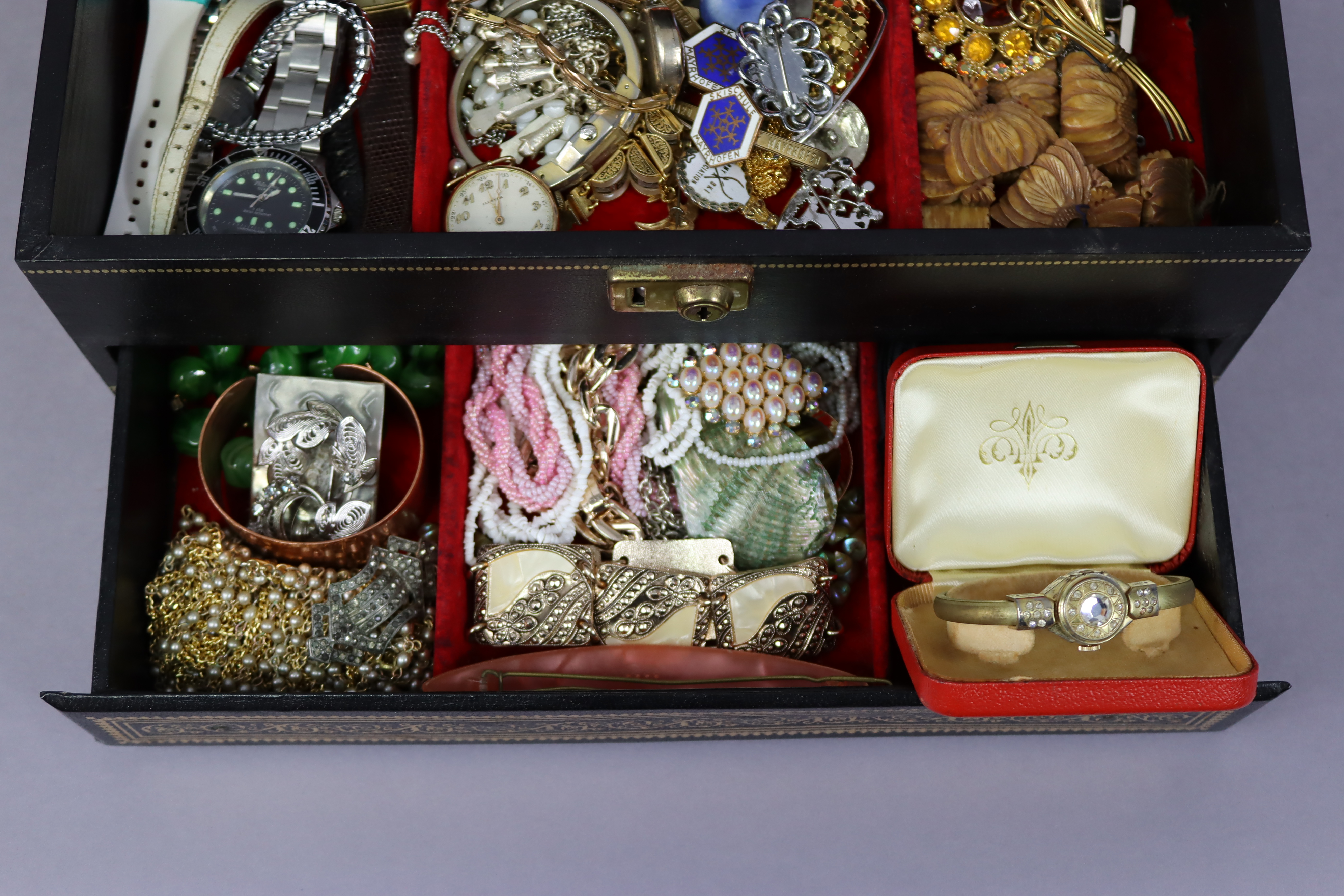 Twelve various wrist watches; & various items of costume jewellery. - Image 4 of 5