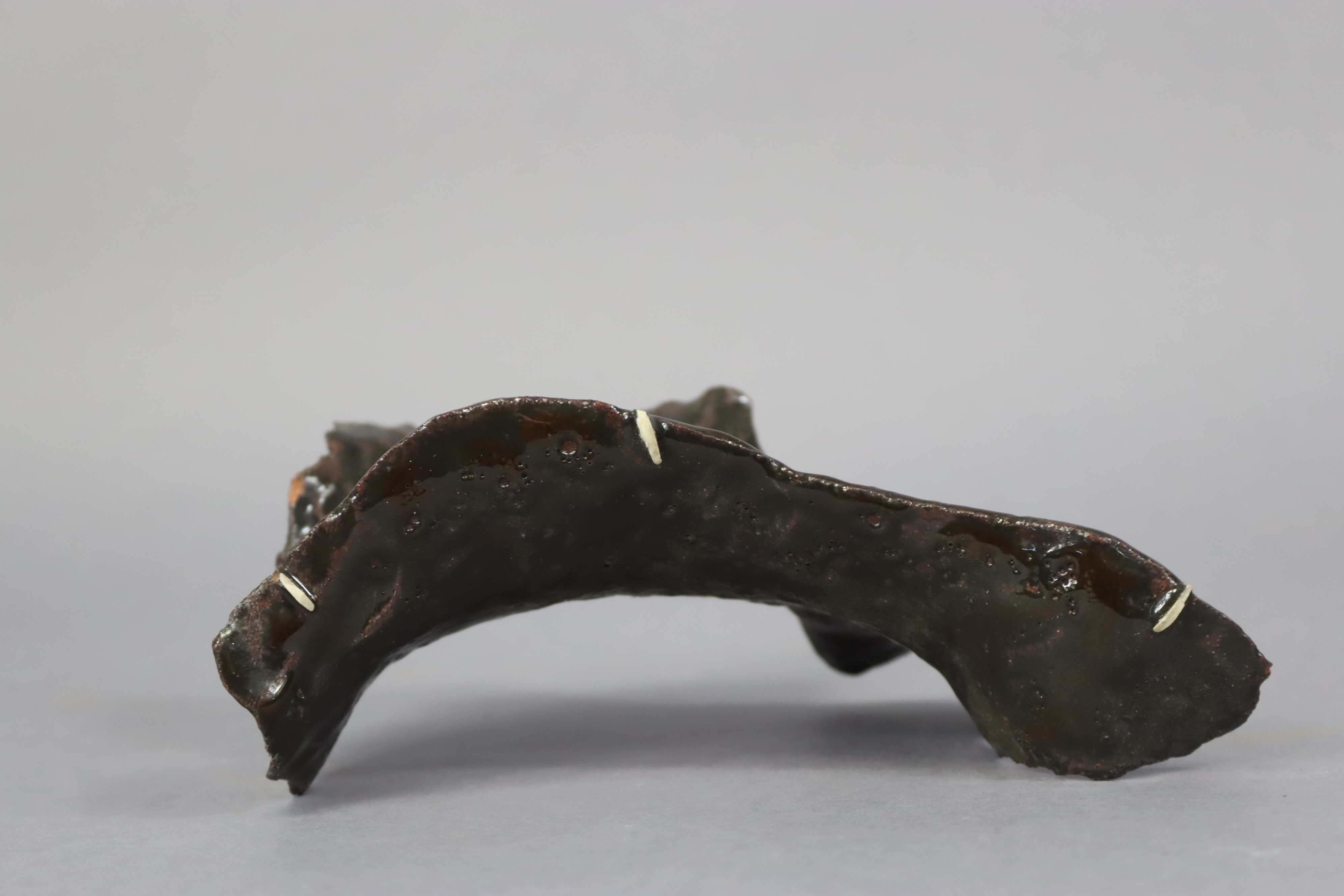 A Gillian Lowndes(?) art pottery sculpture, 17cm wide x 10cm high. - Image 5 of 5