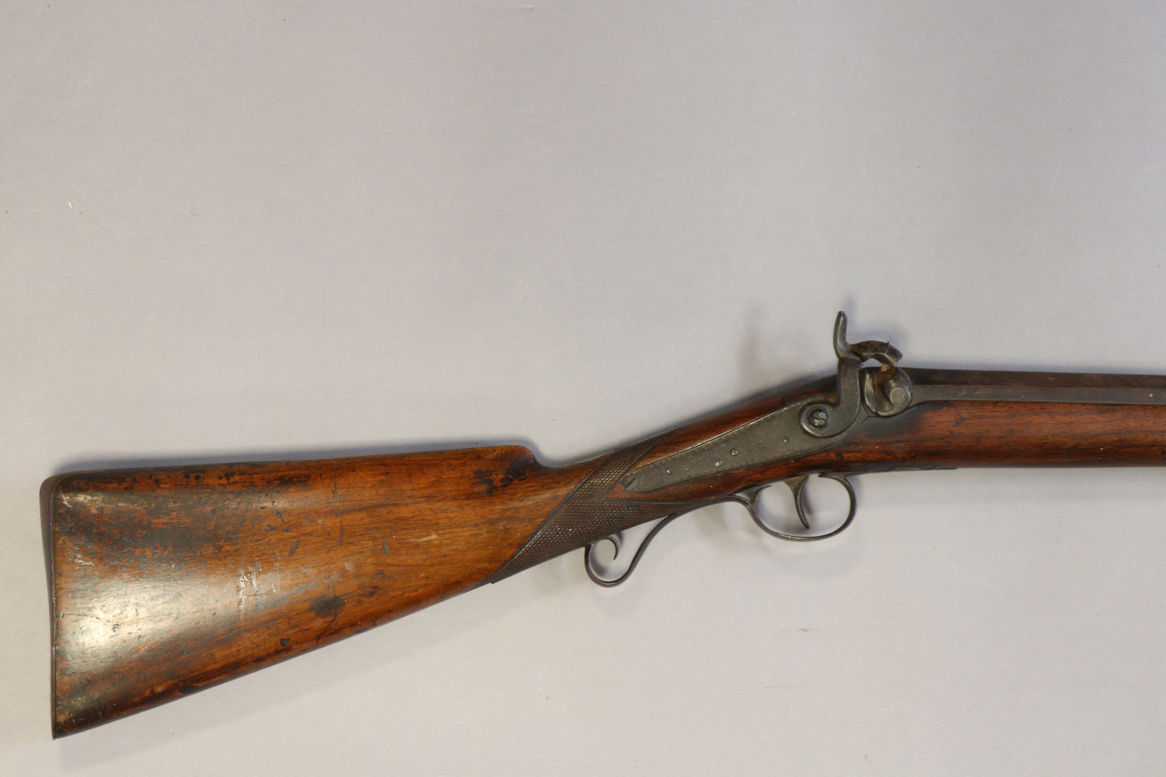 A 19th century percussion rifle with a carved hardwood butt & wooden ramrod, with 80.5cm long - Image 2 of 8