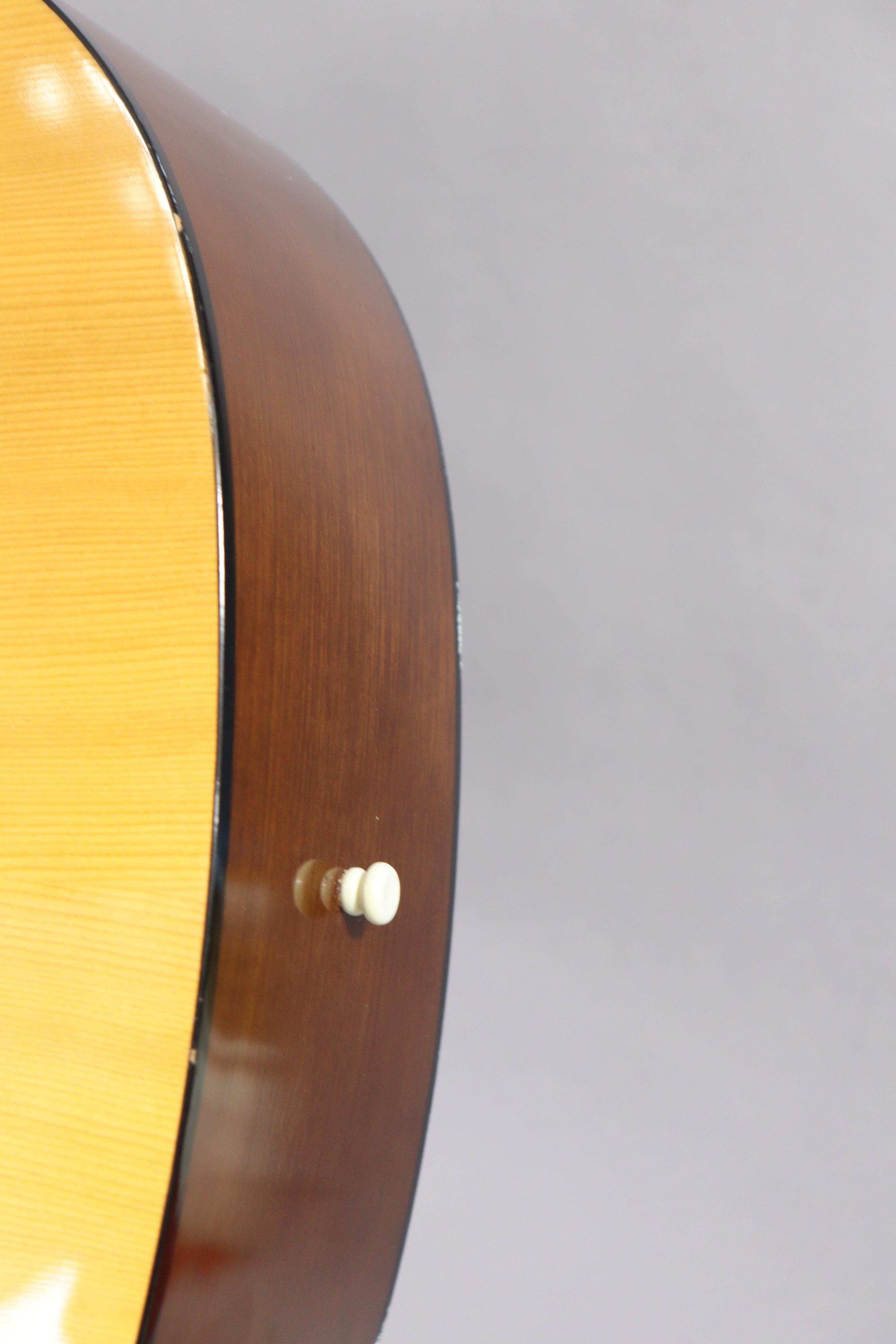 A Yamaha “F-310” six-string acoustic guitar (lacking case). - Bild 5 aus 6