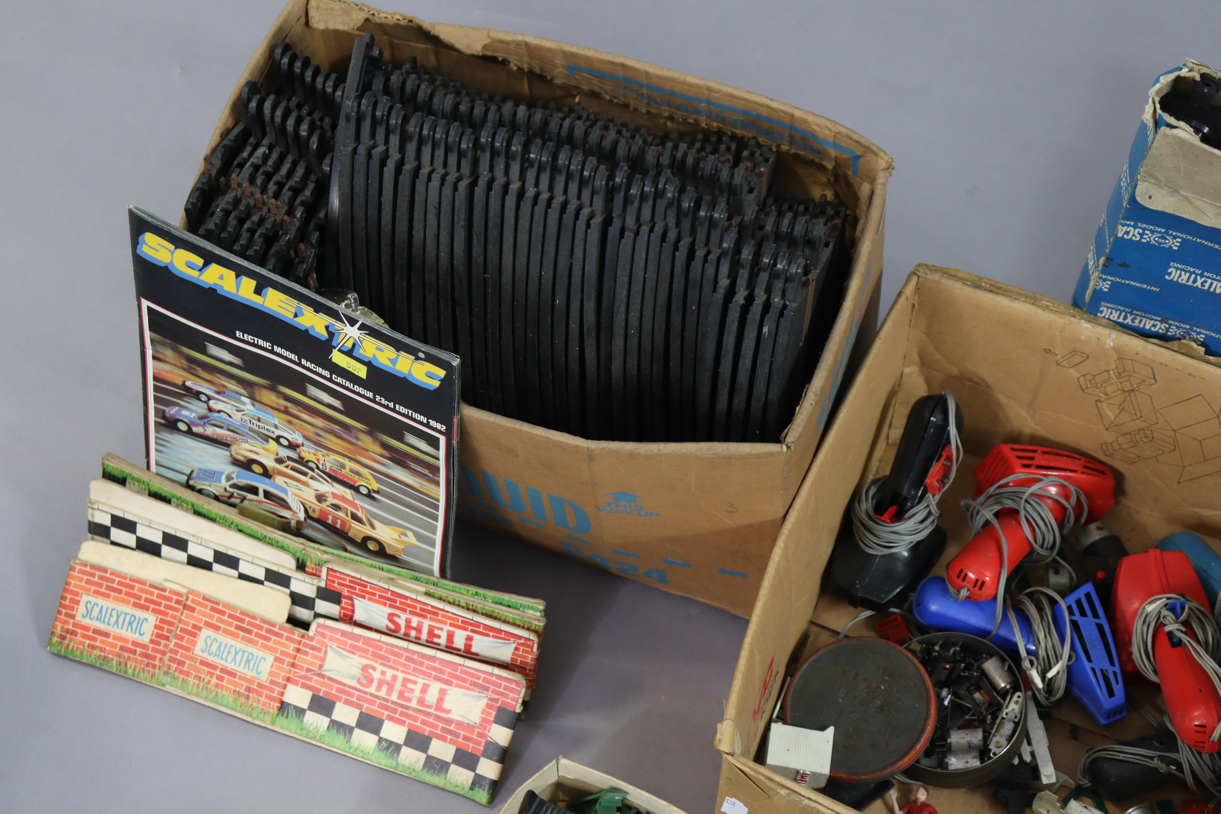 Various Scalextric model cars, racing track, model figures, etc, boxed & unboxed. - Image 6 of 7