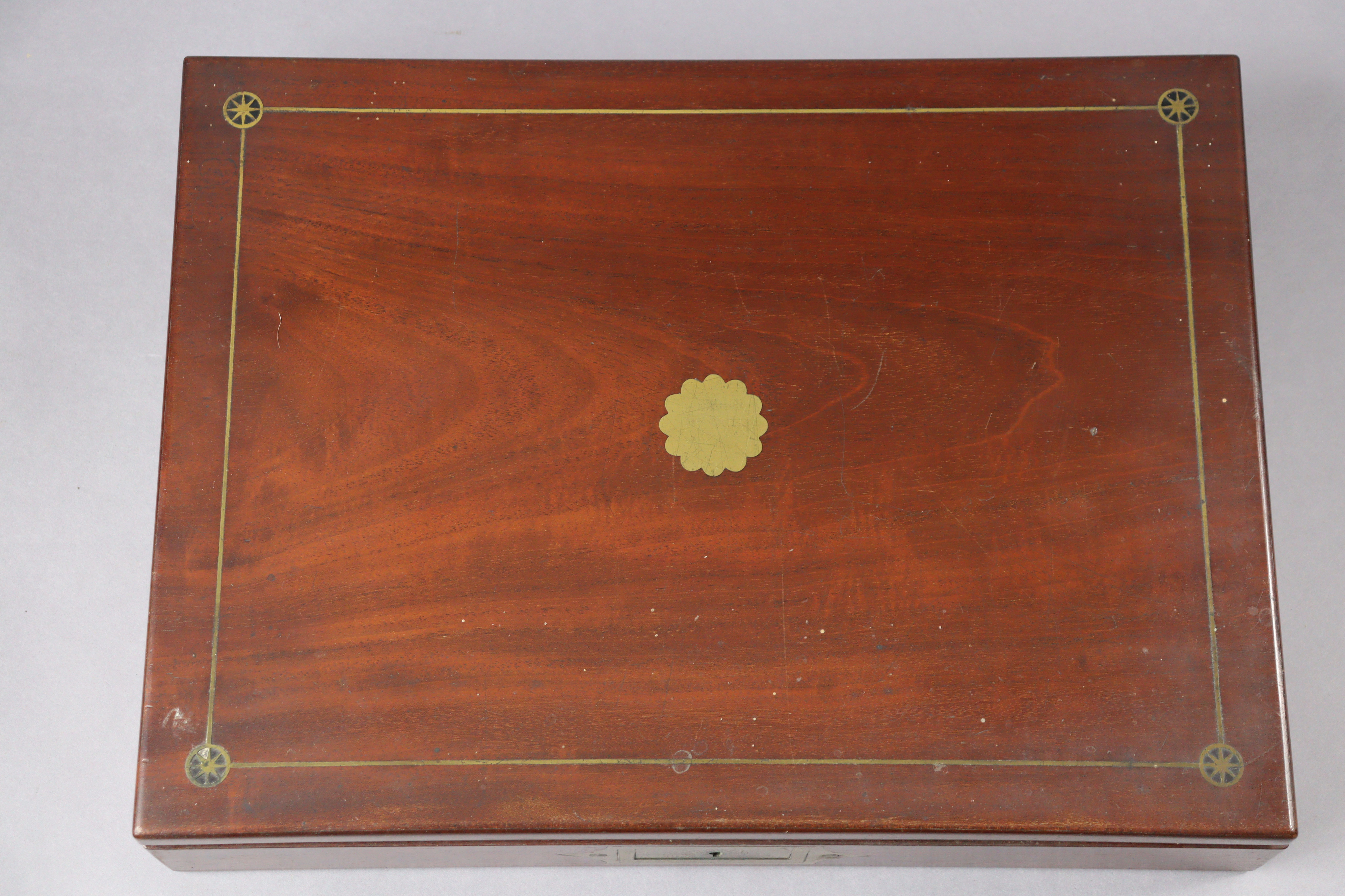 An early Victorian mahogany & brass inlaid travelling writing case, the hinged lid revealing morocco - Image 8 of 8