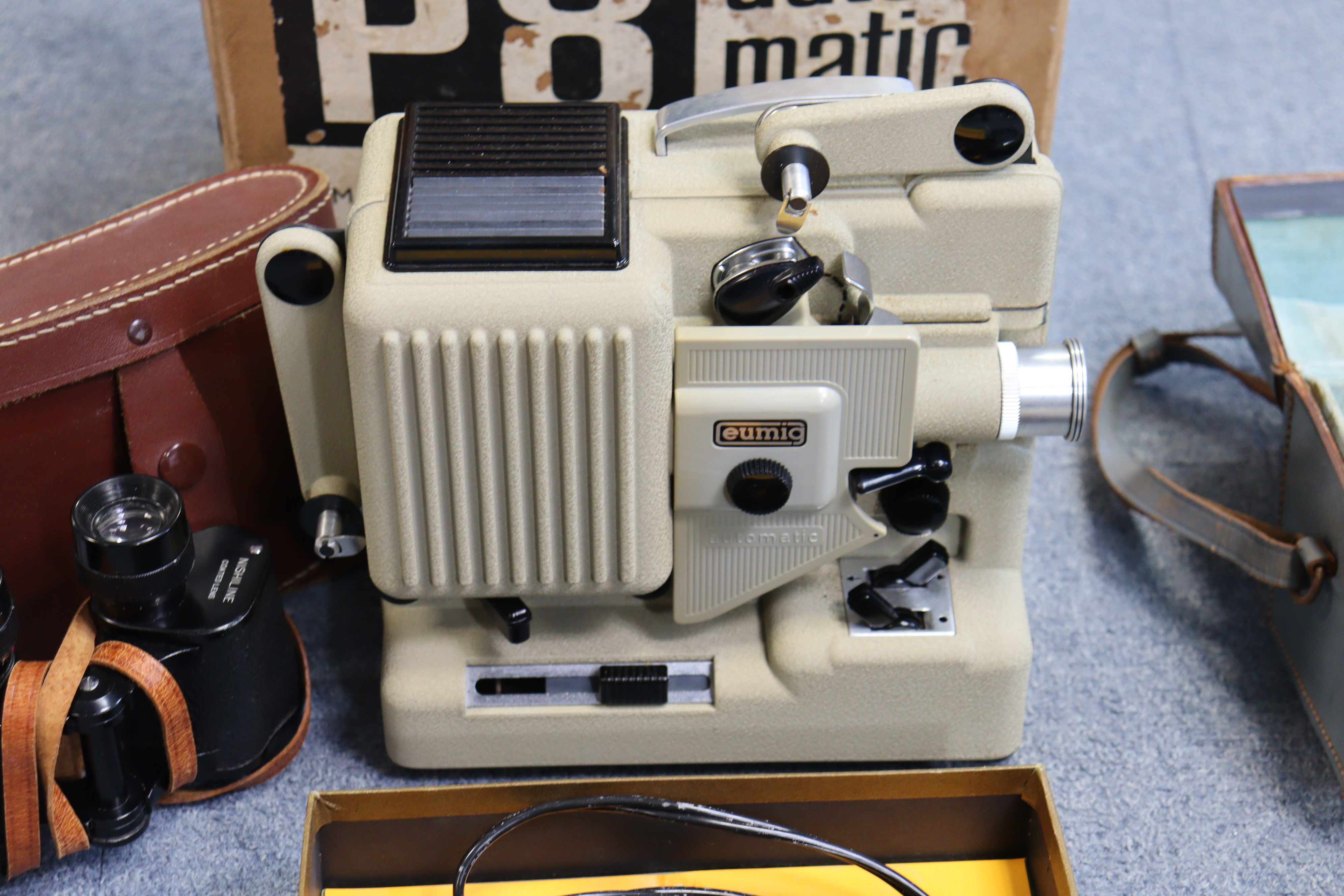 A Yashica 8 cine camera, cased; a Eumig film projector; a Brownie 8 movie light; & two pairs of - Image 4 of 5