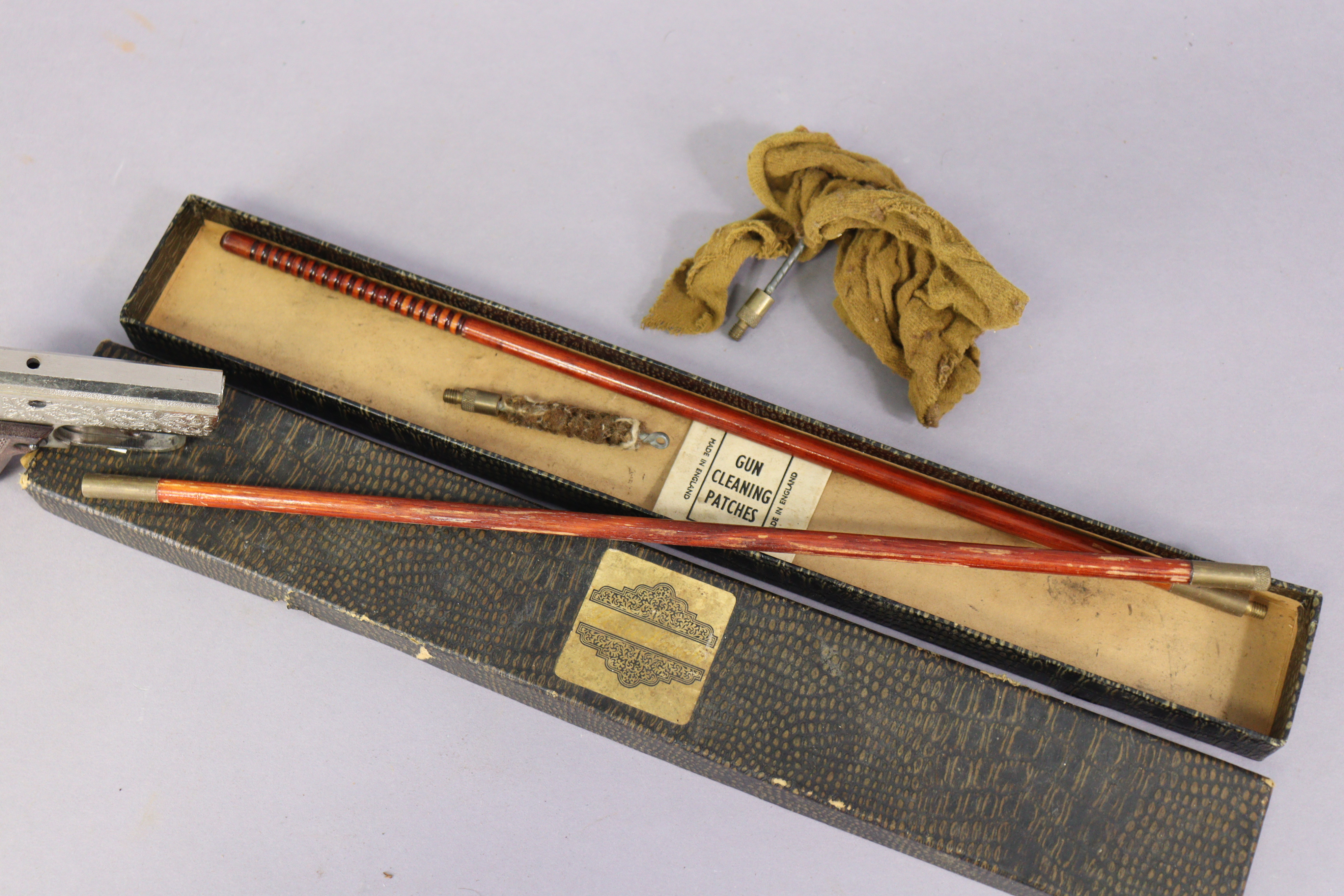 An Italian starter’s pistol; & a vintage part set of rifle cleaning rods, boxed. - Image 2 of 4