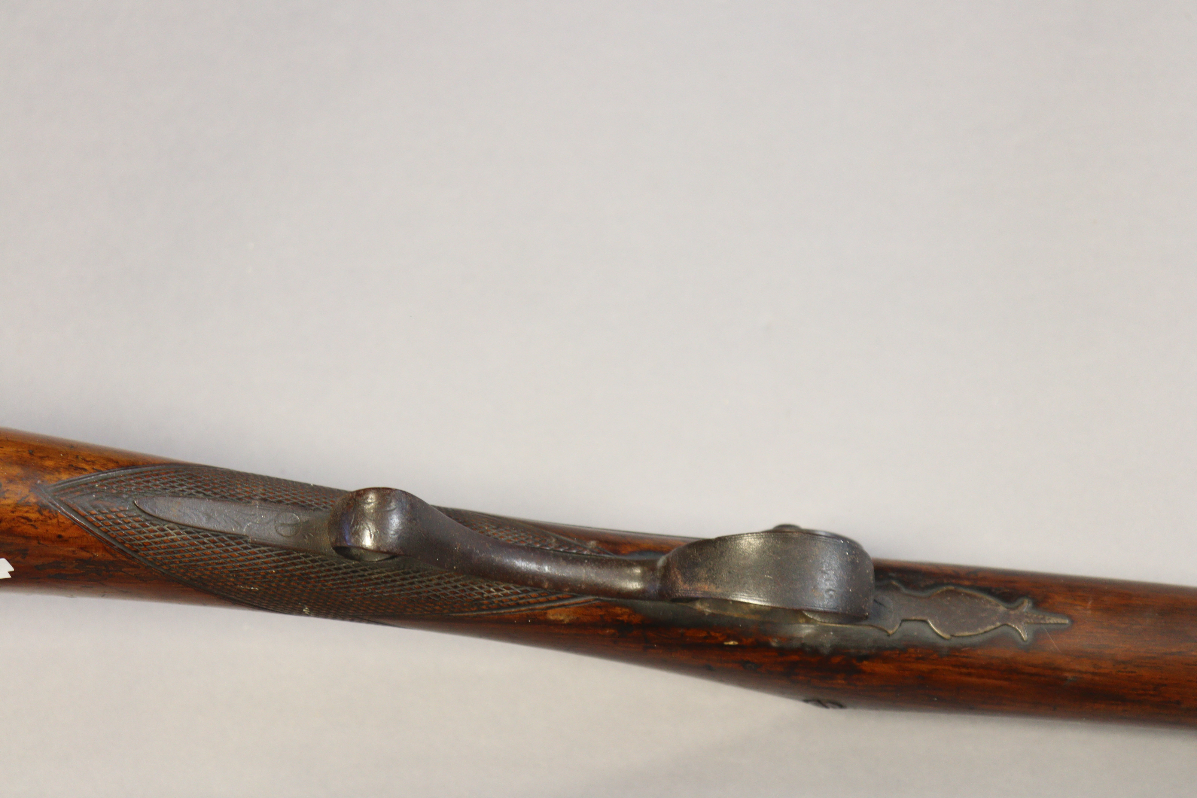A 19th century percussion rifle with a carved hardwood butt & wooden ramrod, with 80.5cm long - Image 5 of 8
