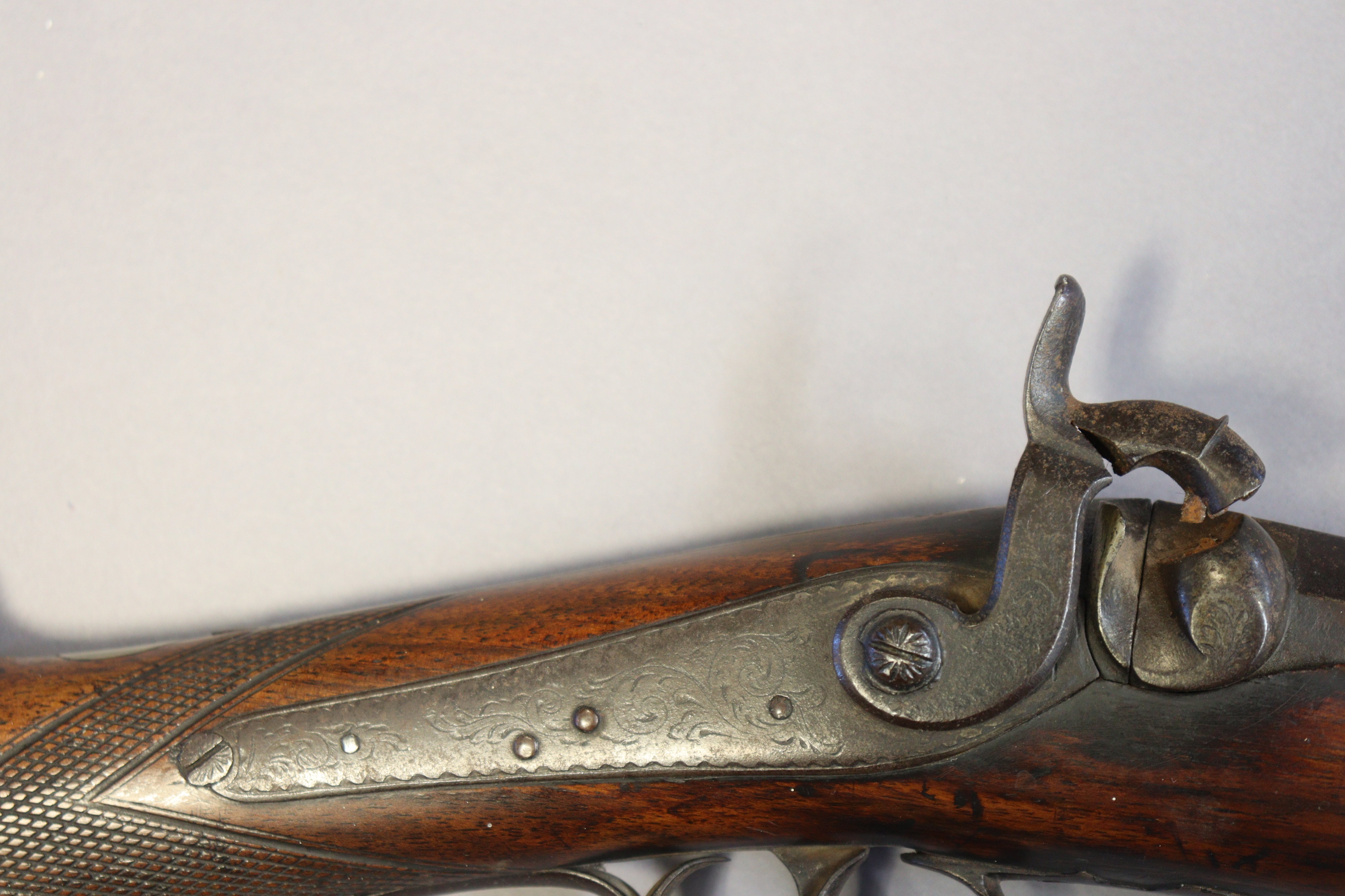 A 19th century percussion rifle with a carved hardwood butt & wooden ramrod, with 80.5cm long - Image 4 of 8