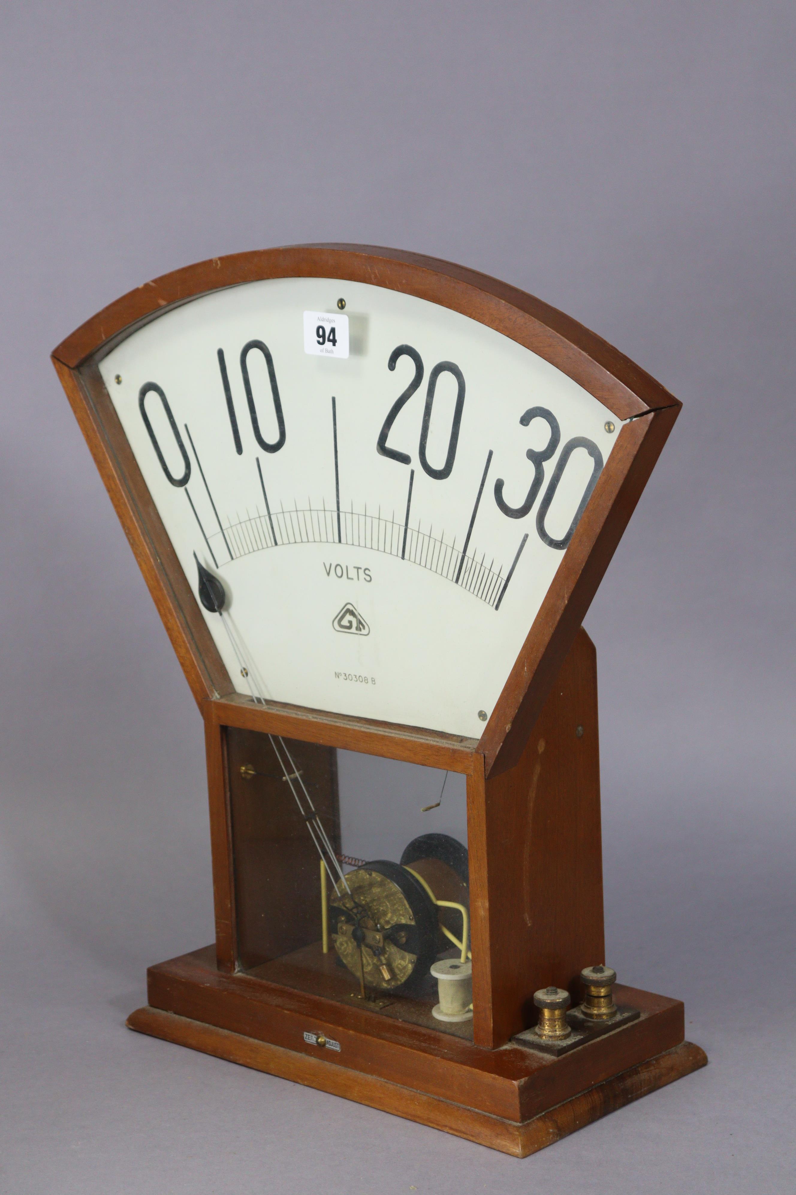 A vintage electric-shock instrument by the Cavendish Electrical Co of London in a mahogany case, and - Image 5 of 8