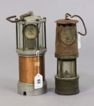 A vintage “W. R. Portable % co2 Indicator” by the International Gas Detectors Ltd. of Leeds in a