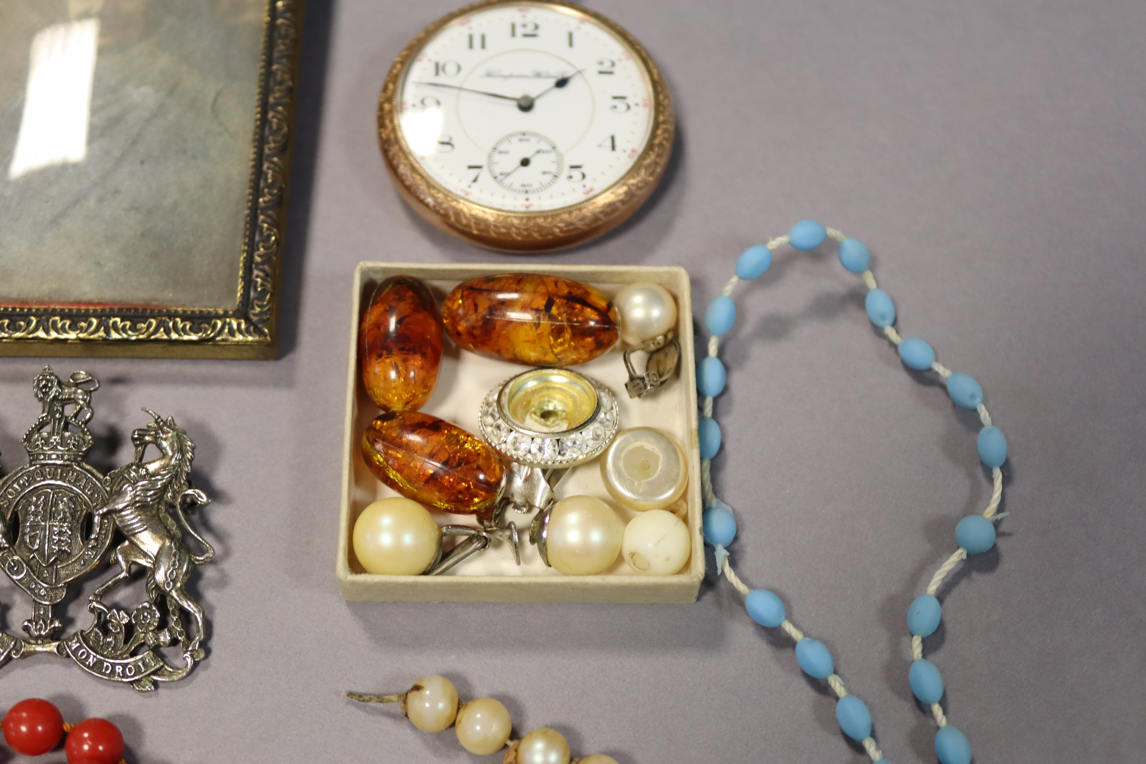 A gent’s pocket watch in an engraved yellow-metal case; together with various items of costume - Image 2 of 5