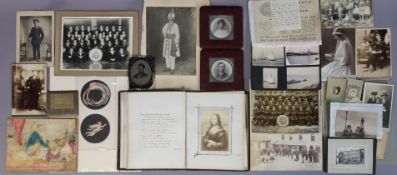 A quantity of assorted vintage photographs, in albums & loose.